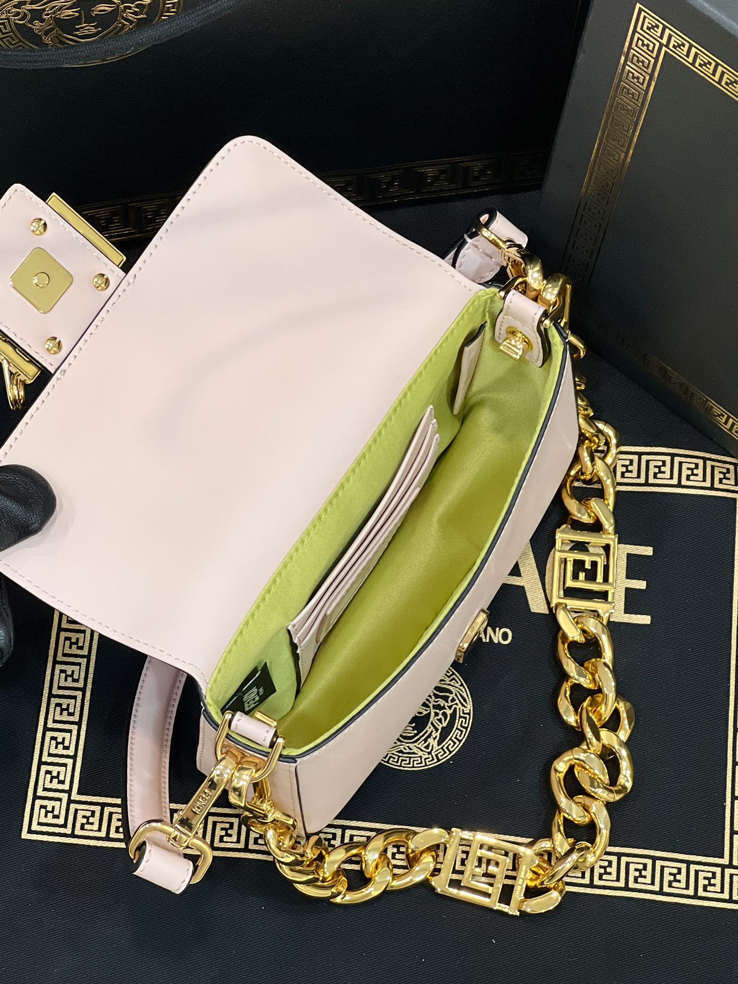 F**di & versace bagutte