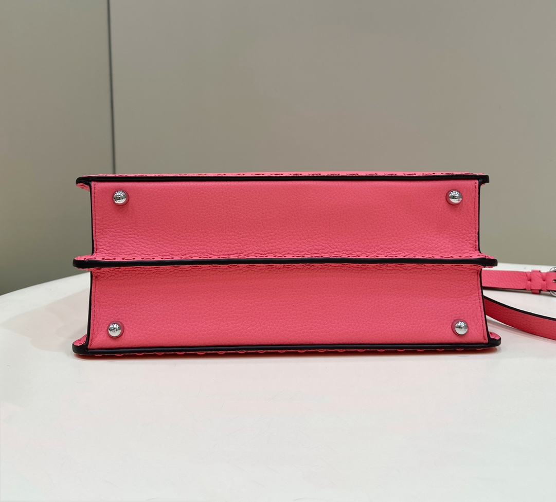 F**di peekaboo medium handbag