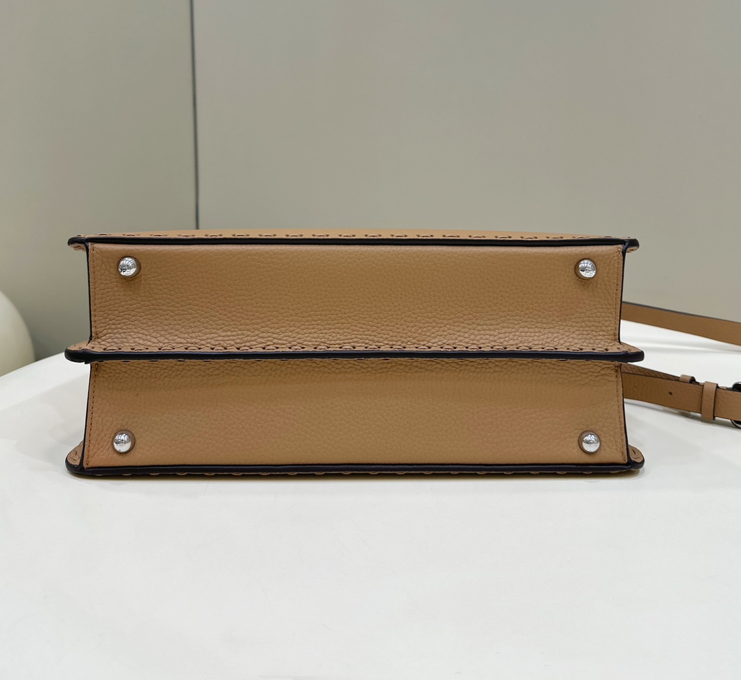 F**di peekaboo medium handbag