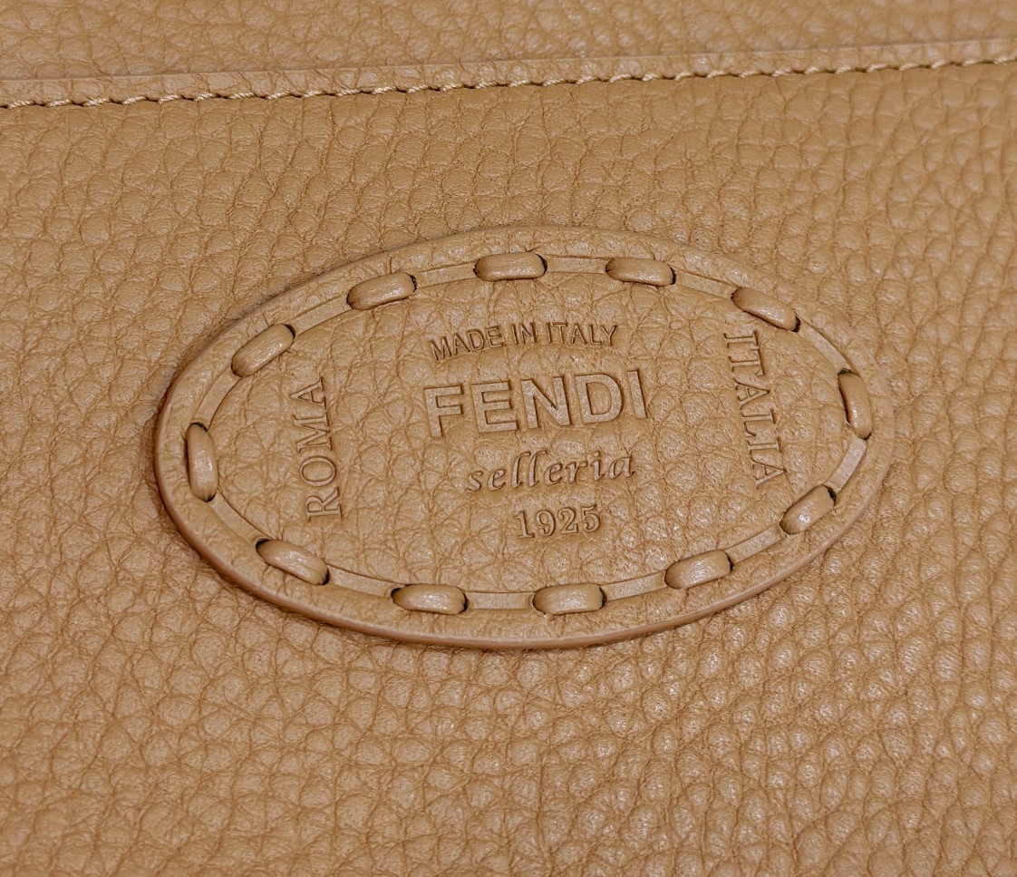 F**di peekaboo medium handbag