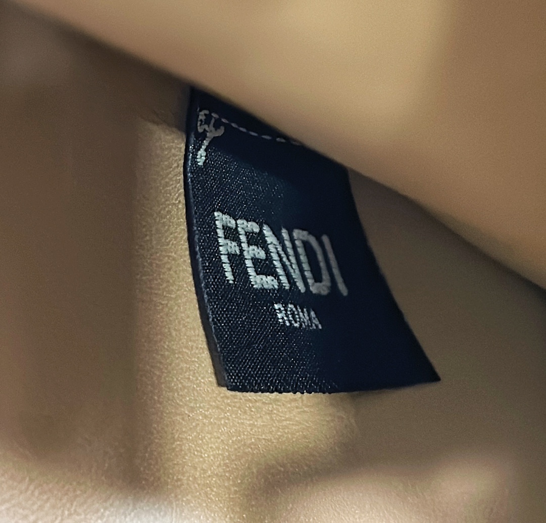 F**di peekaboo medium handbag