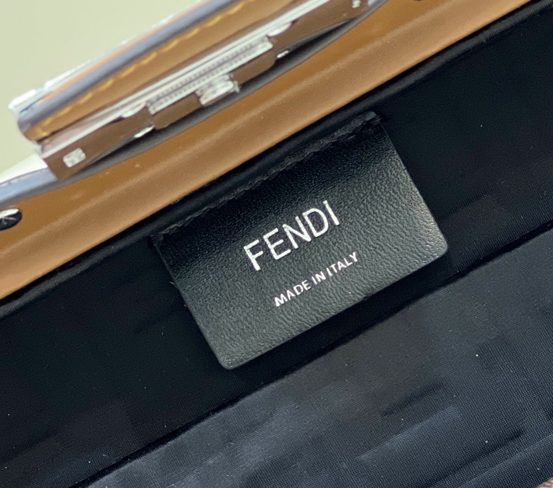F**di trunk baguette