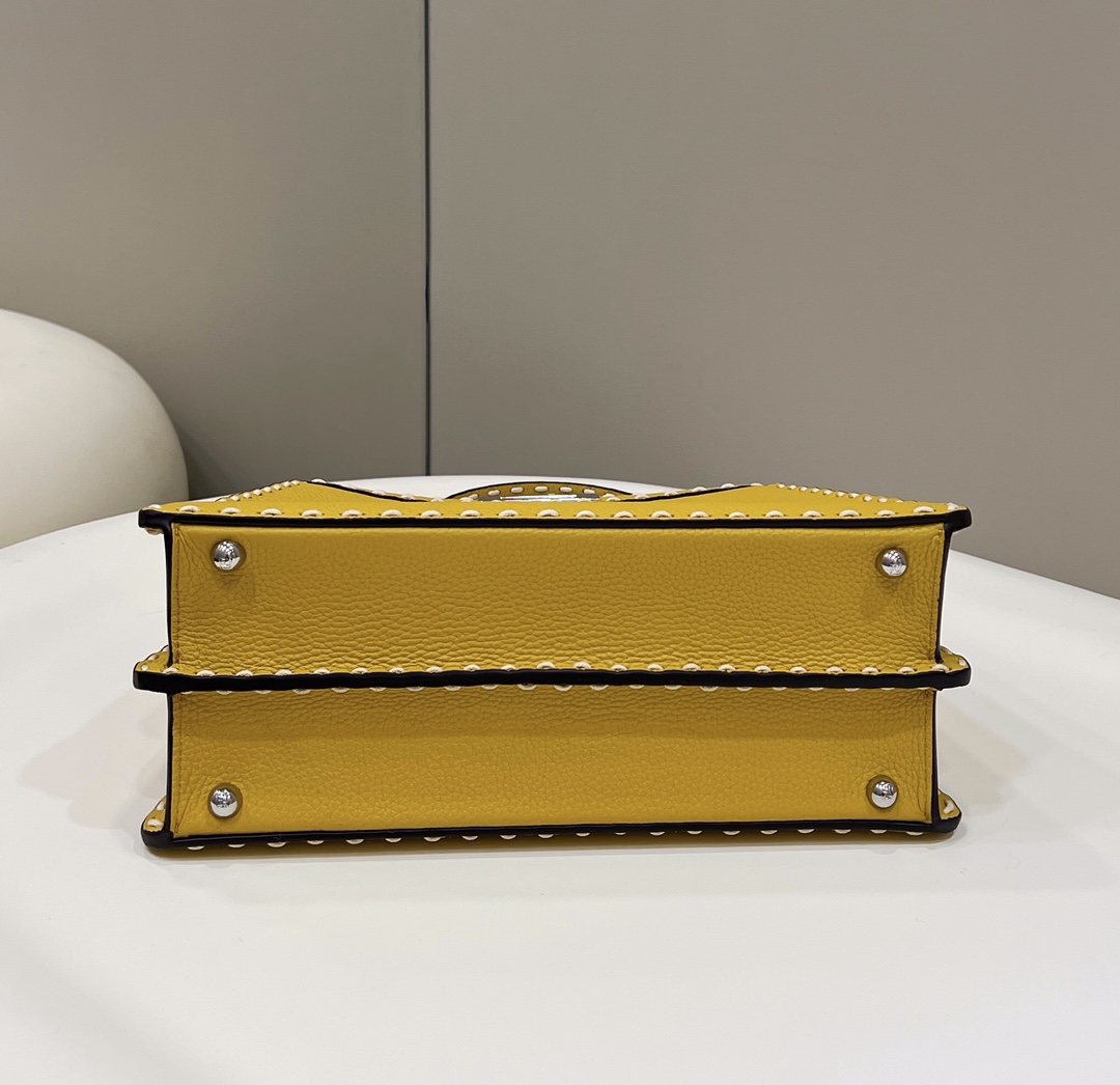 F**di peekaboo medium bag