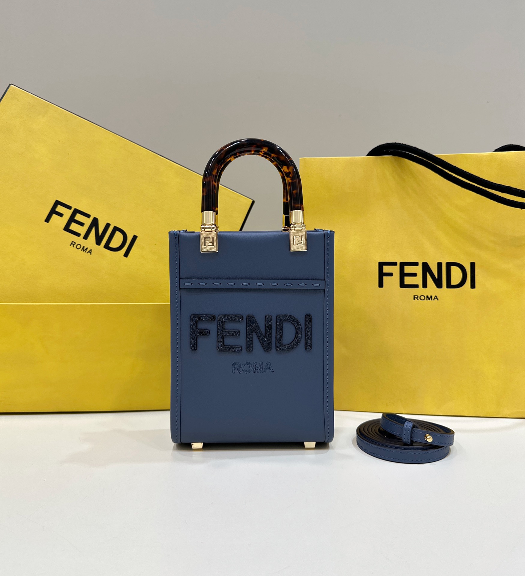 F**di mini sunshine shopper