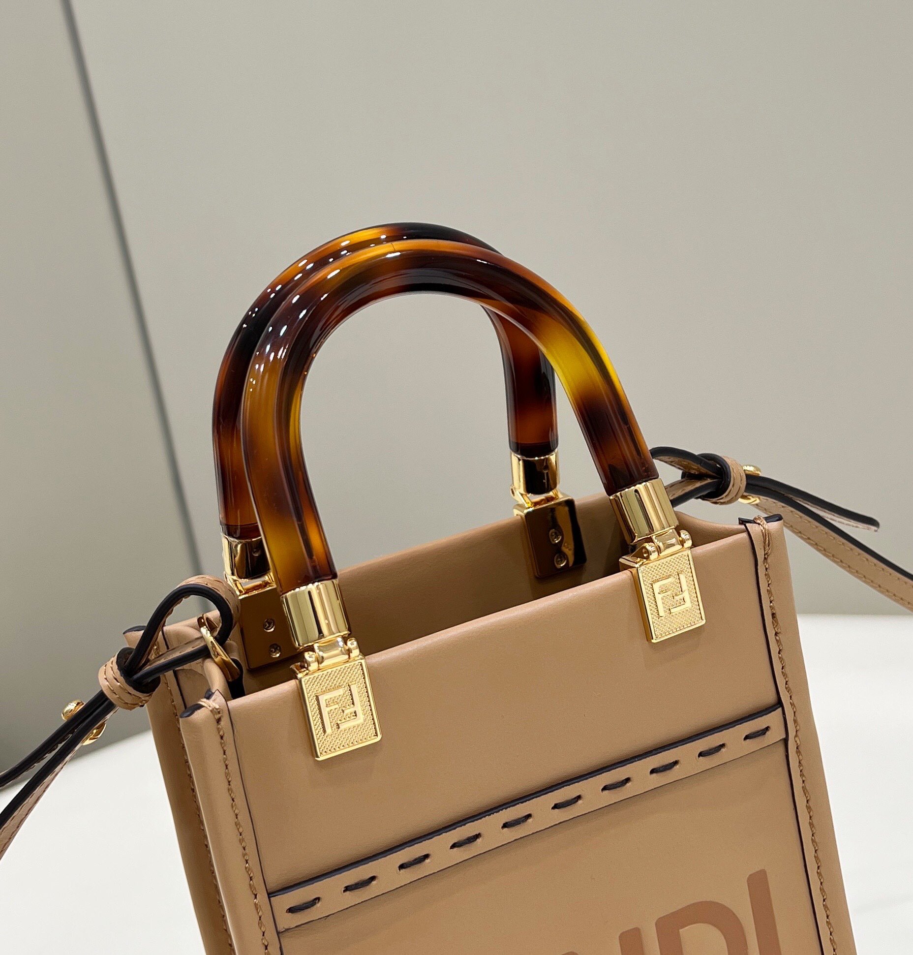 F**di mini sunshine shopper