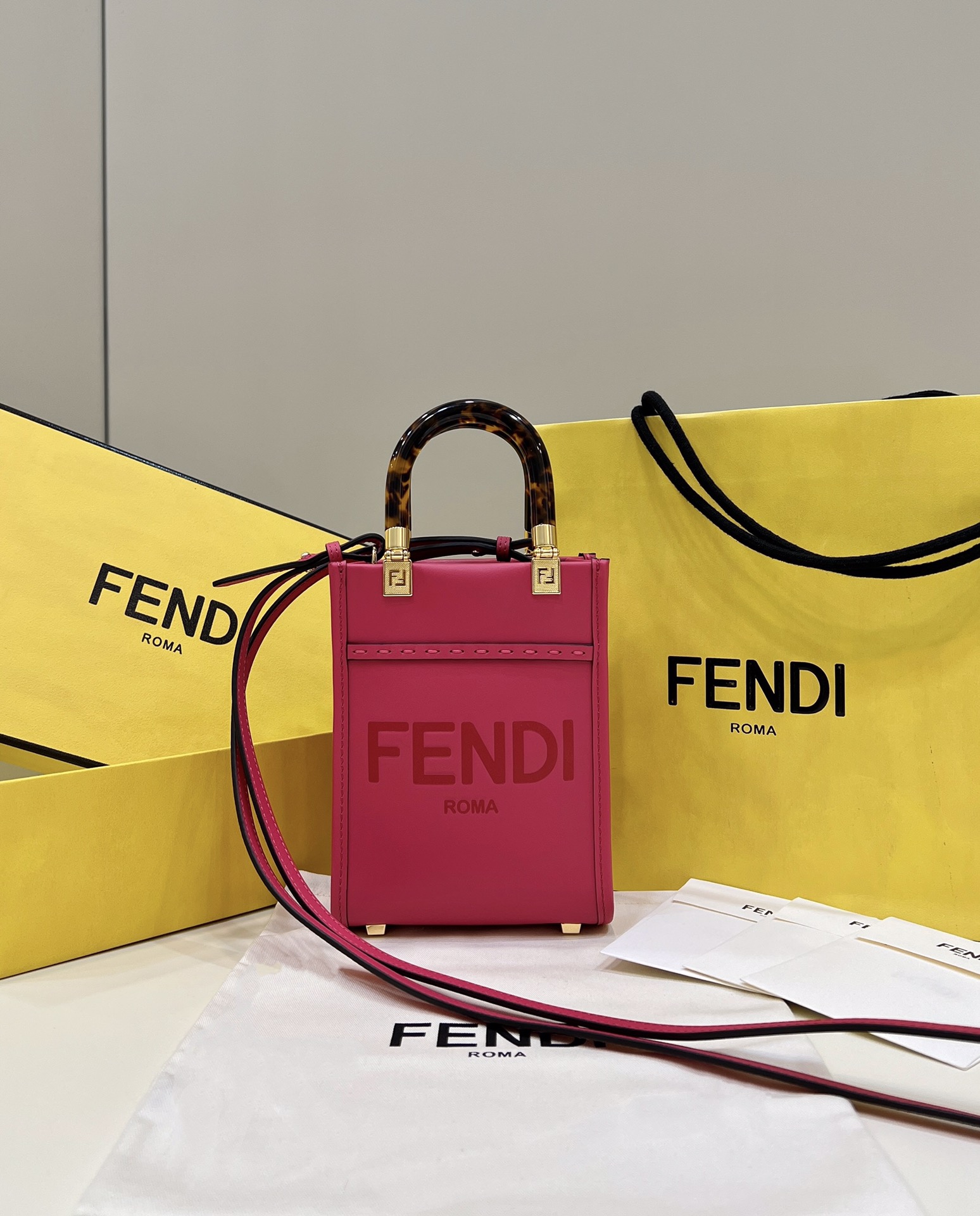 F**di mini sunshine shopper