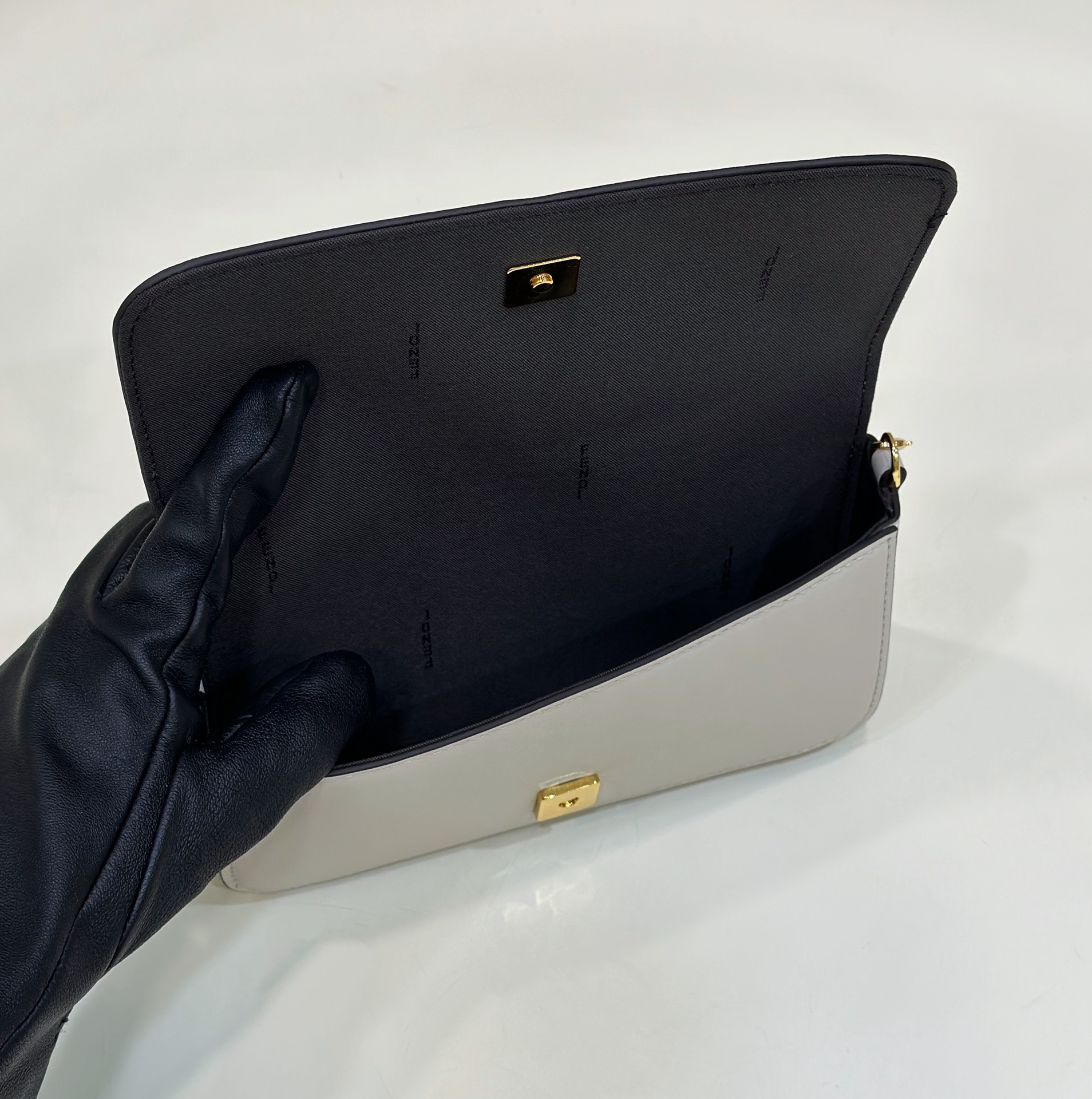F**di F**digraphy wallet on chain