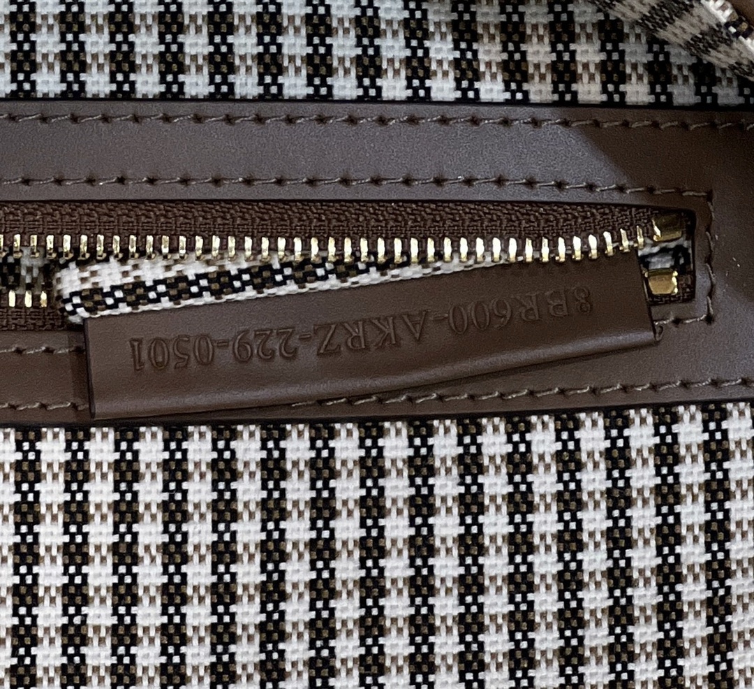 F**di baguette bag