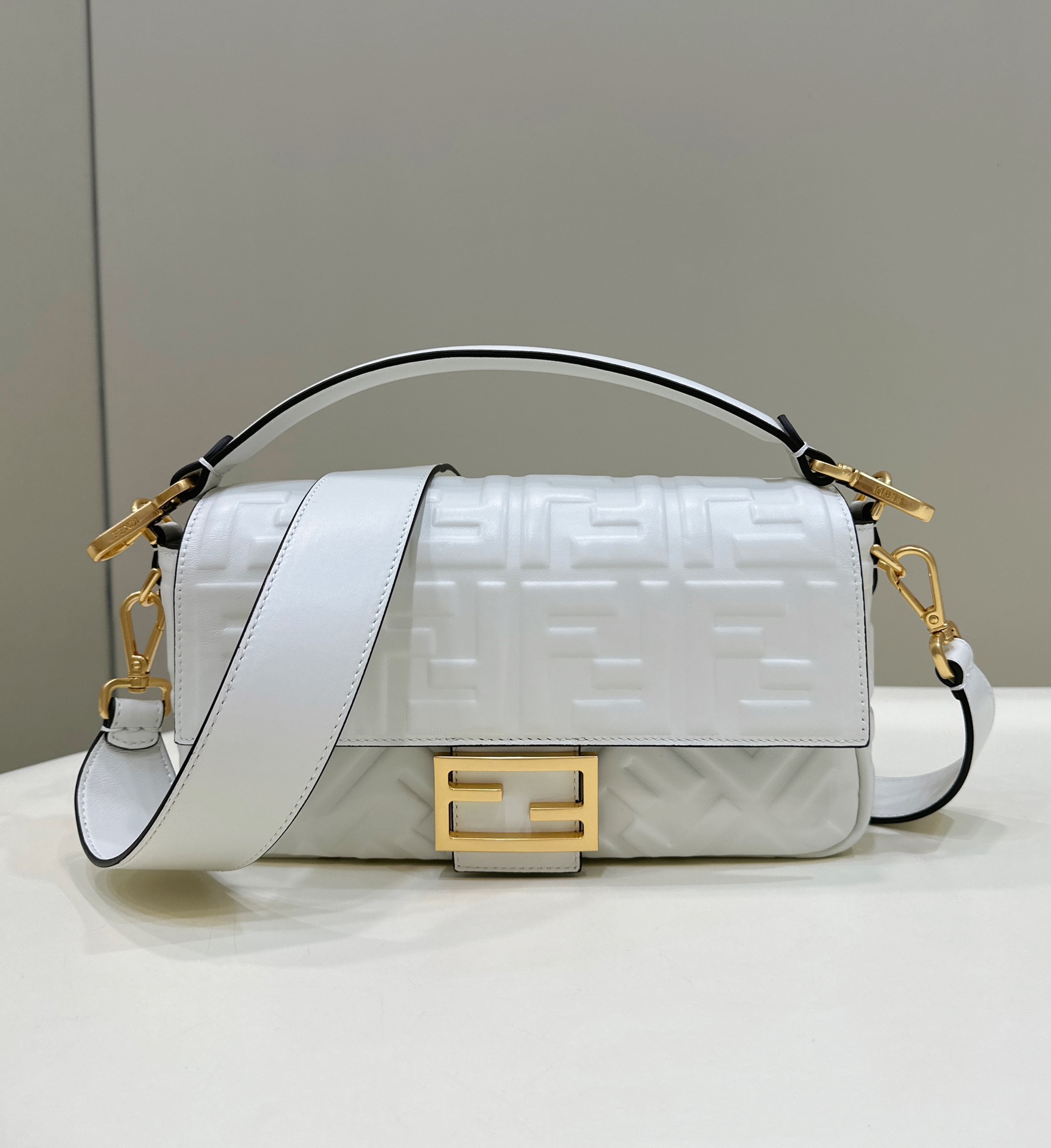 F**di baguette medium bag