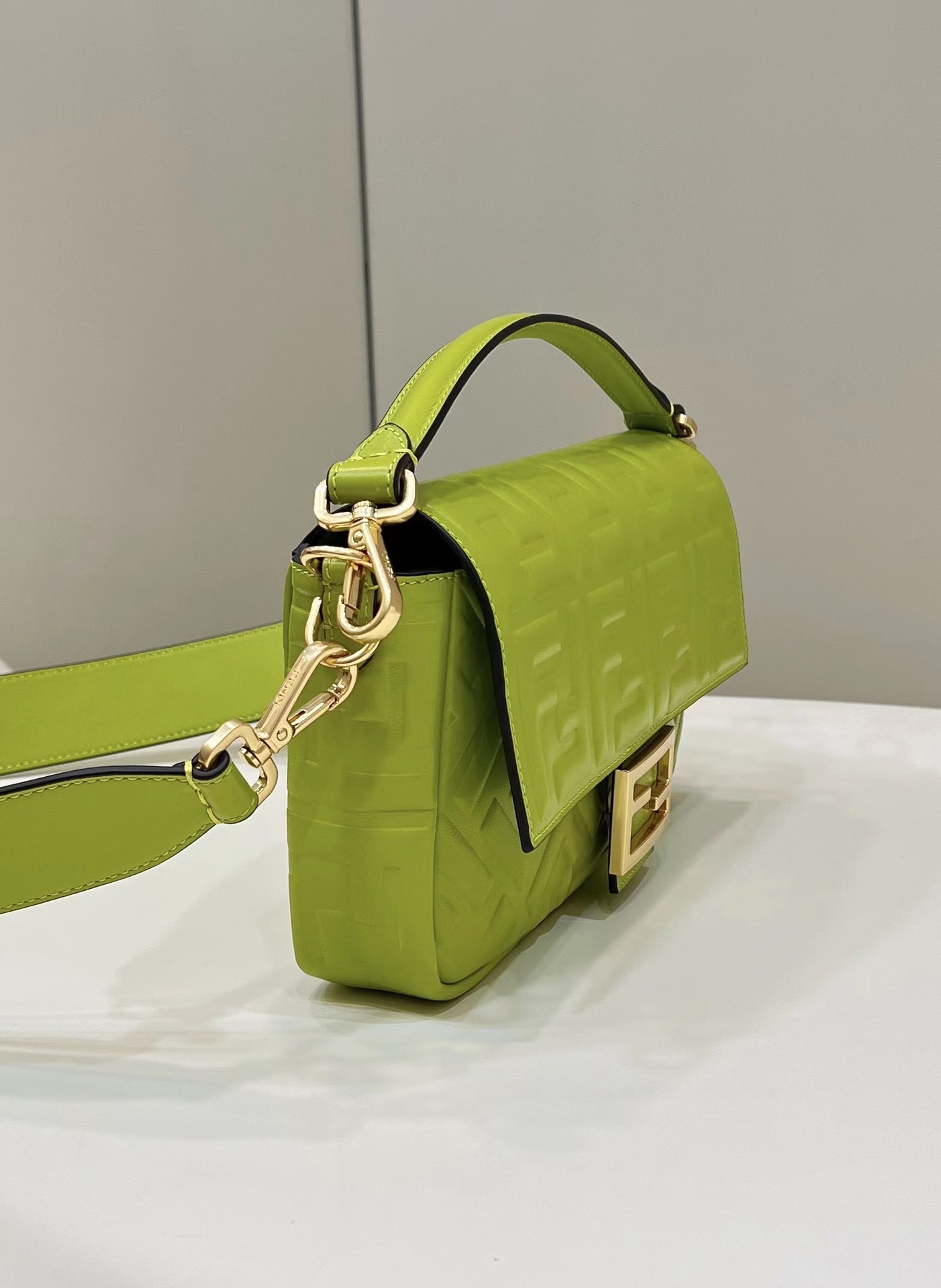 F**di baguette medium bag
