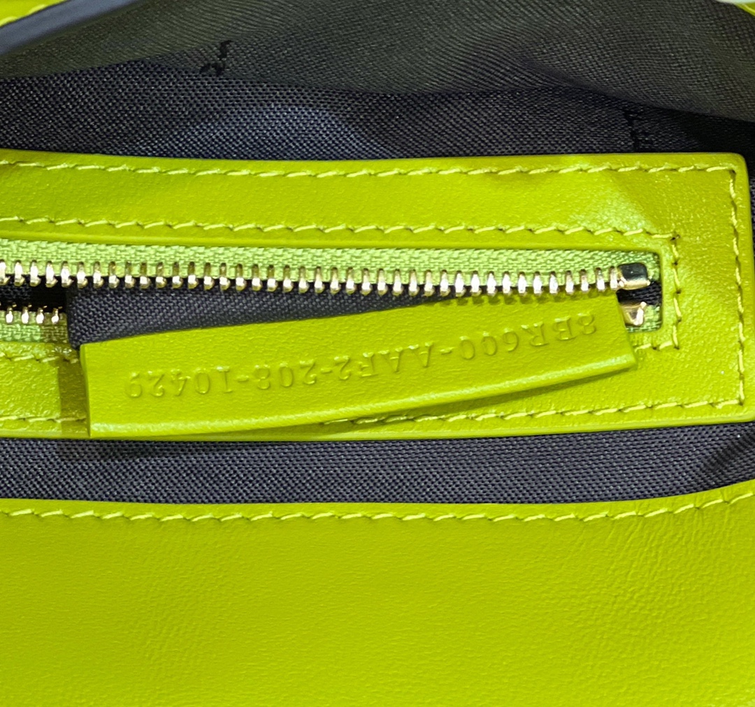 F**di baguette medium bag