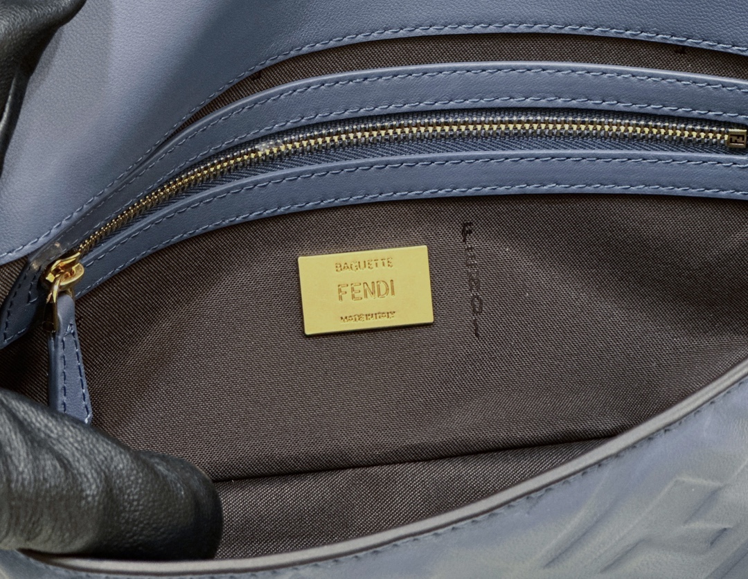 F**di baguette medium bag
