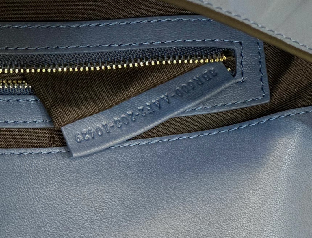 F**di baguette medium bag