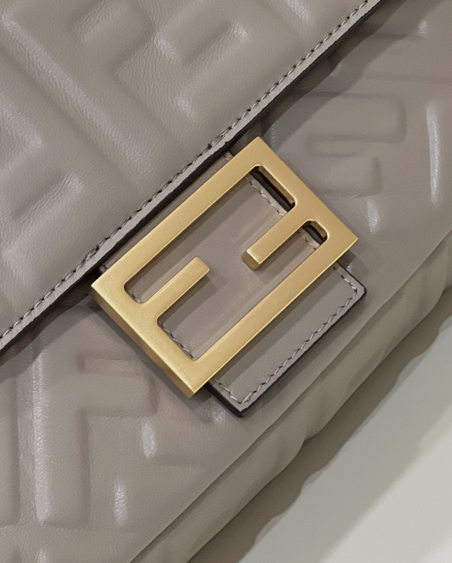 F**di baguette medium bag