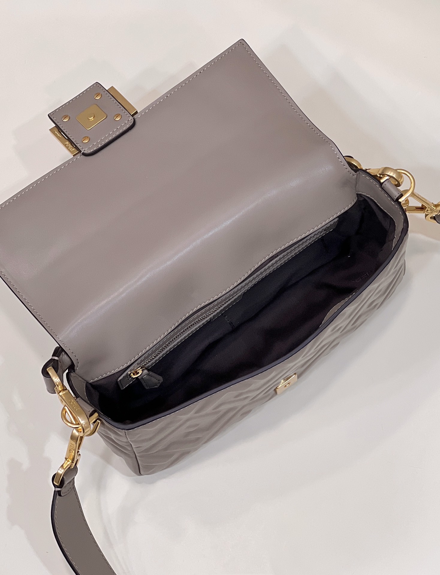 F**di baguette medium bag