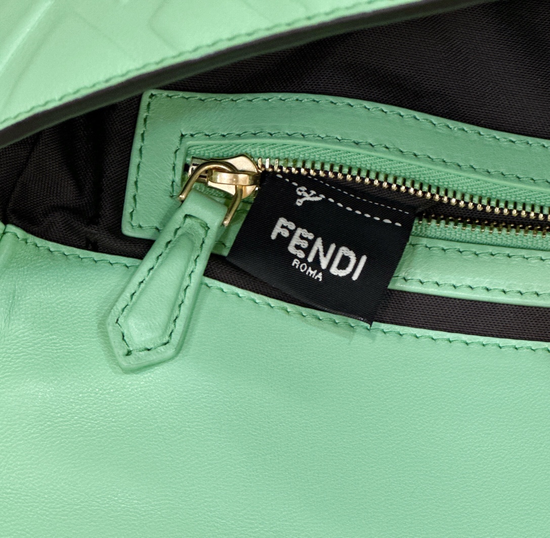 F**di baguette medium bag