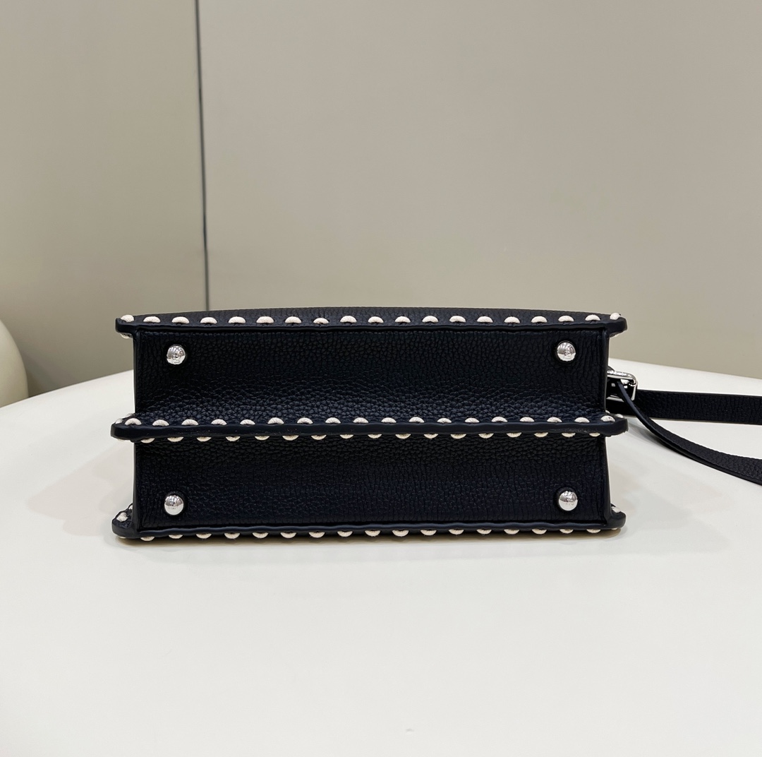 F**di peekaboo small bag