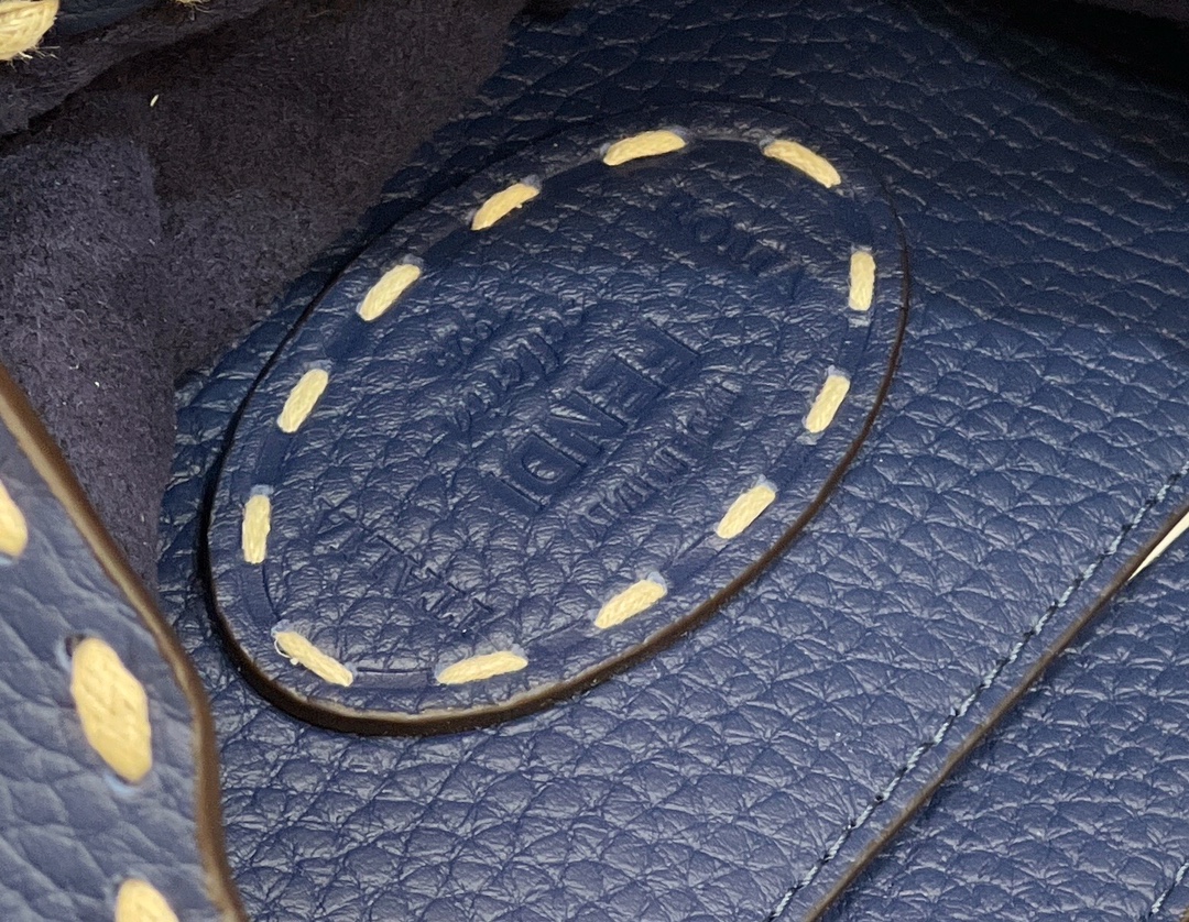 F**di peekaboo small bag