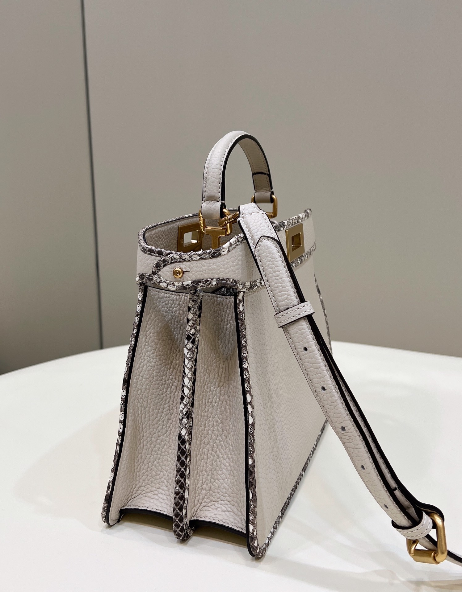 F**di peekaboo small bag