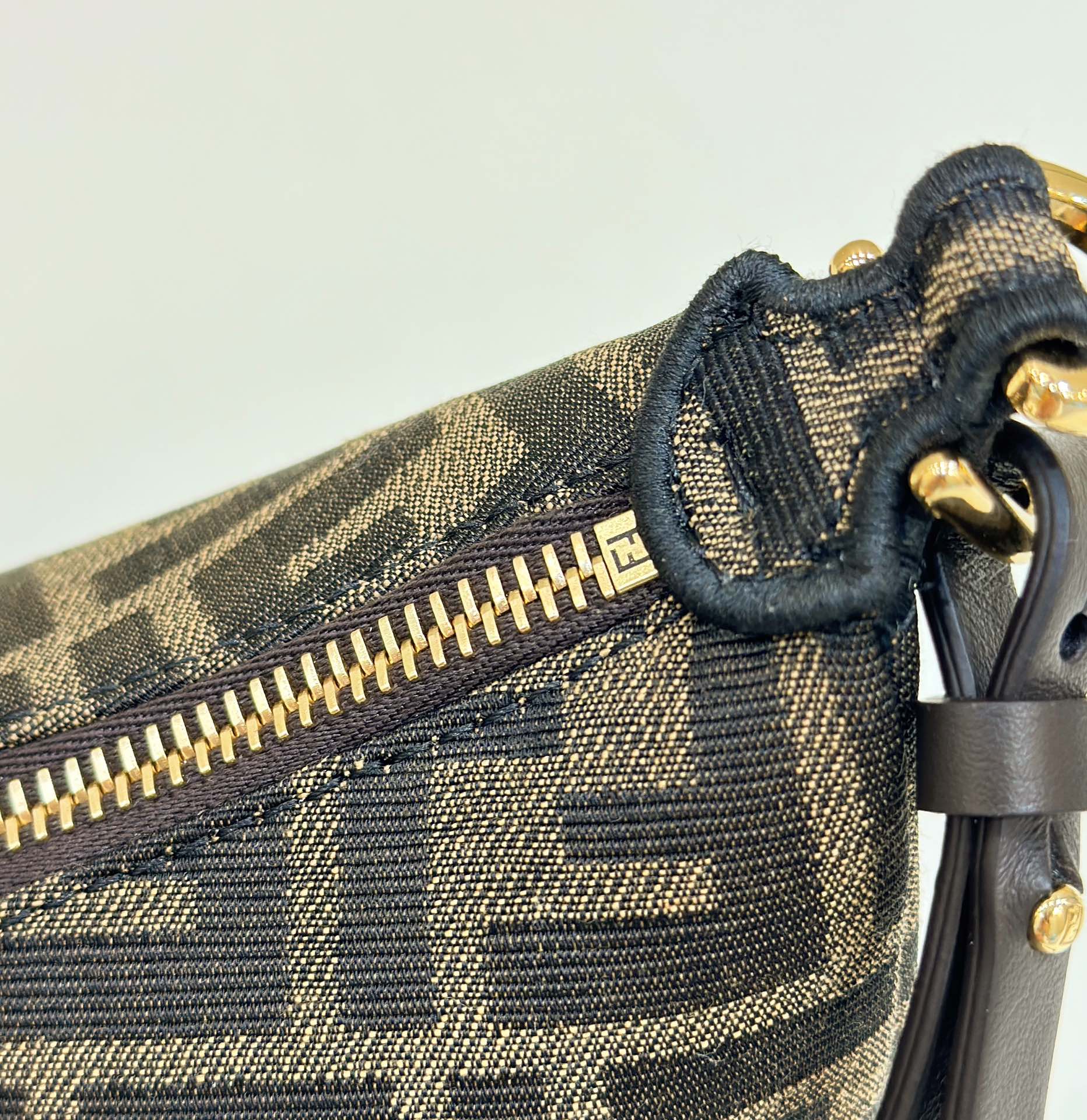 F**digraphy bag