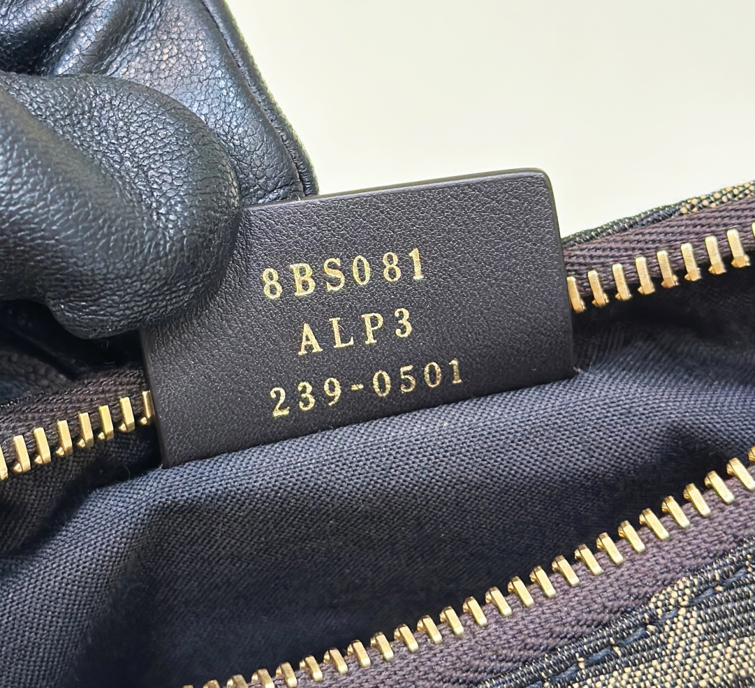 F**digraphy bag