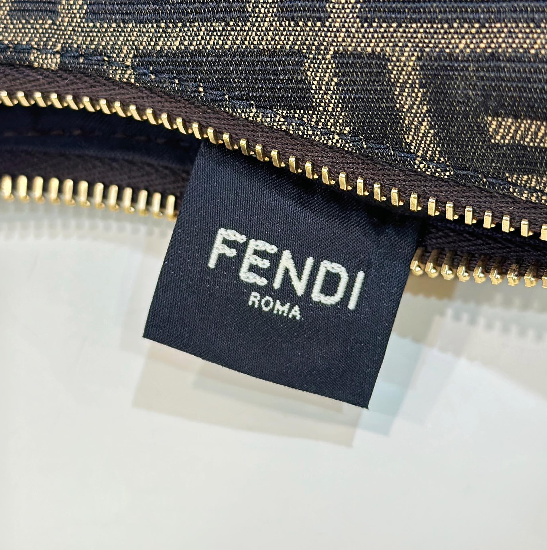 F**digraphy bag