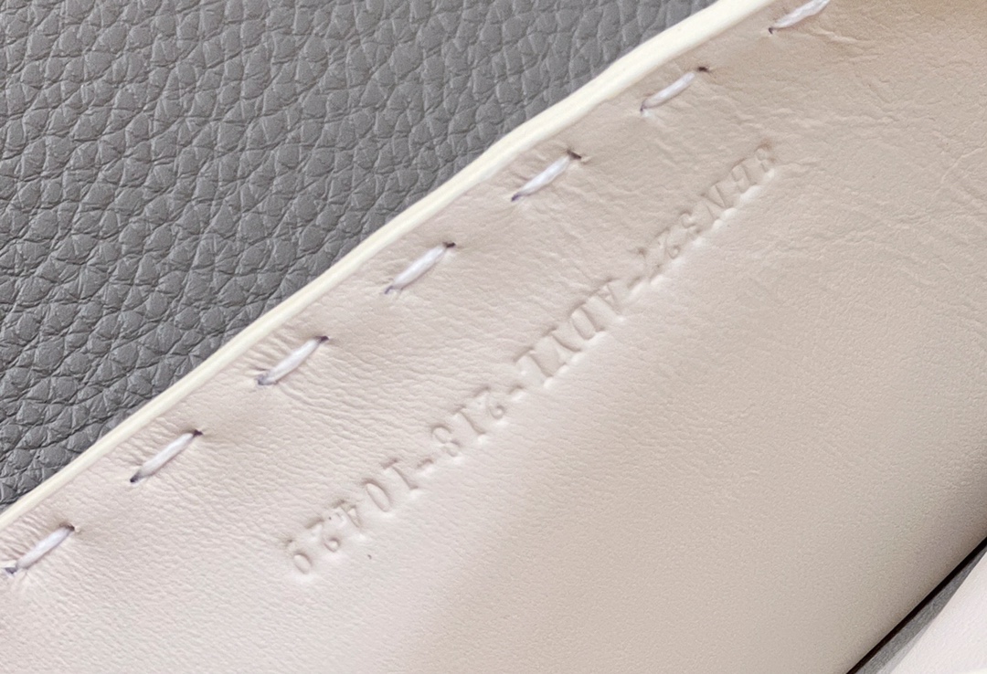 F**di peekaboo medium bag
