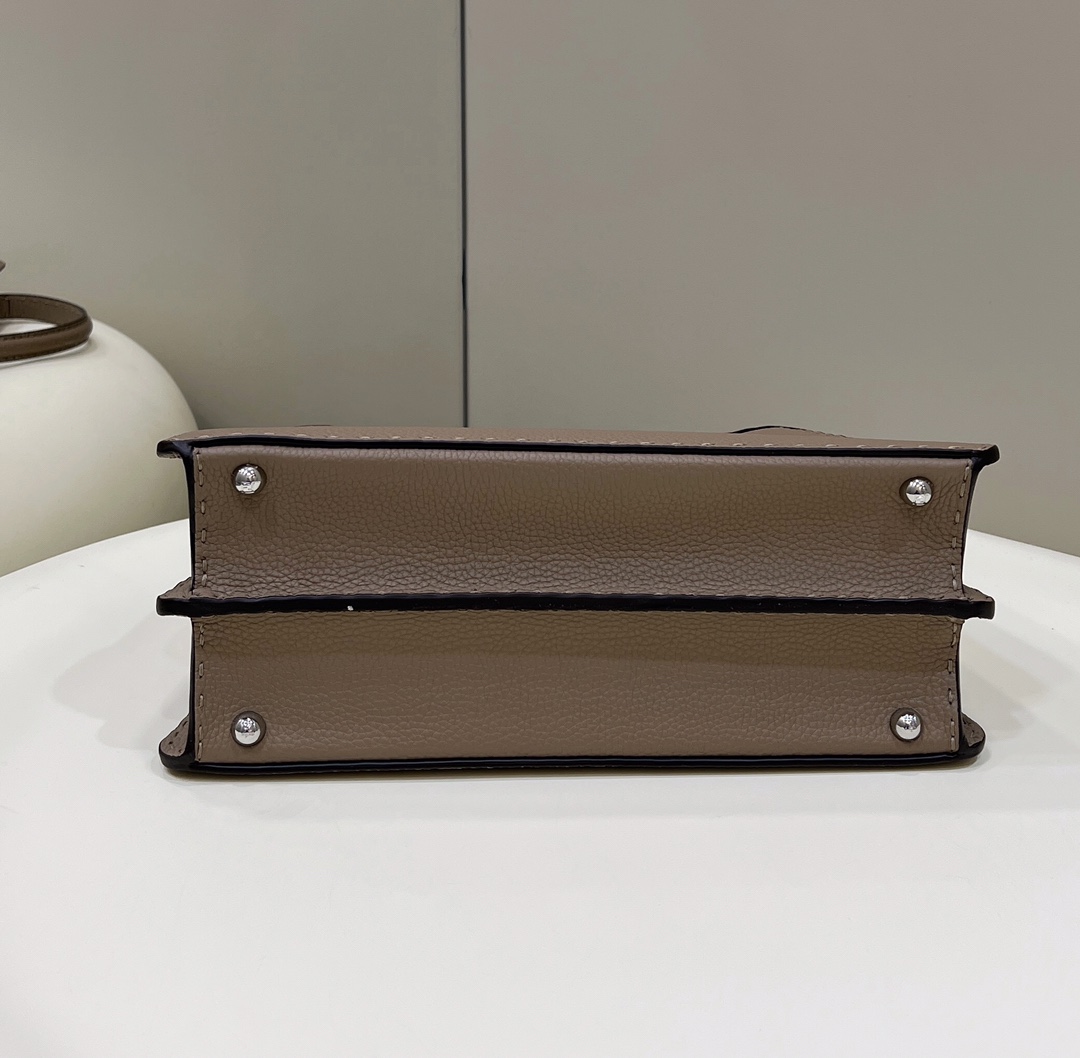 F**di peekaboo medium bag
