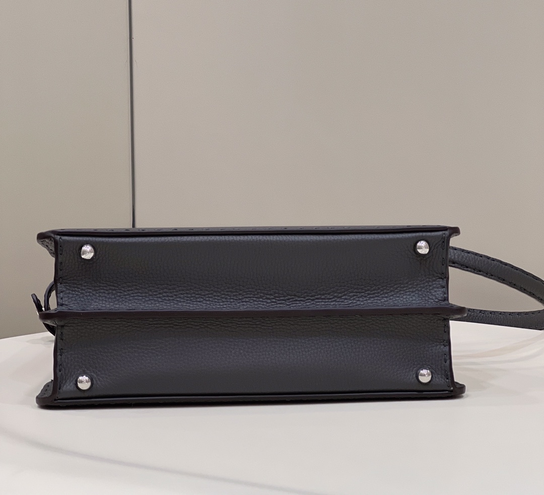 F**di peekaboo medium bag