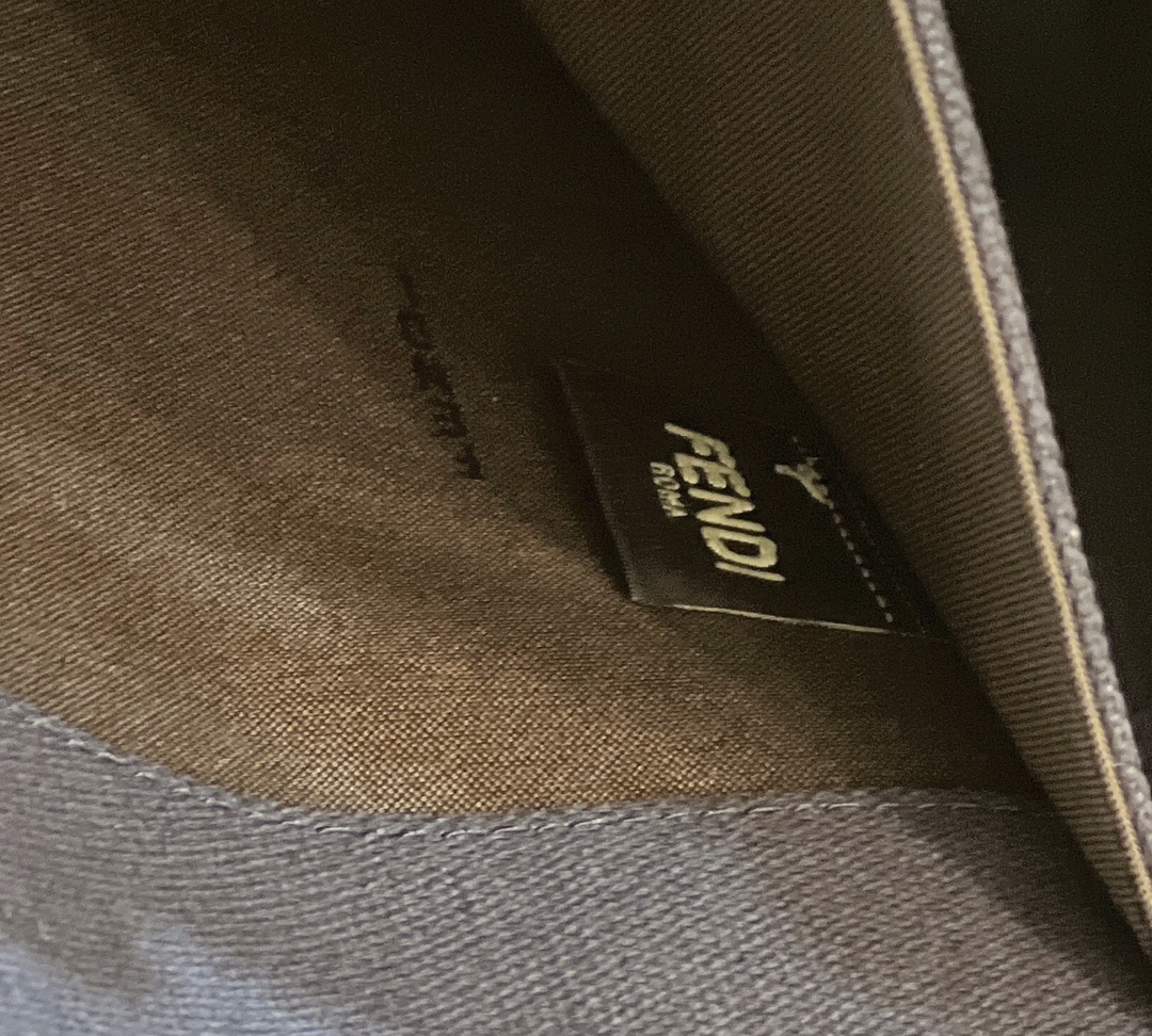 F**di peekaboo tote bag