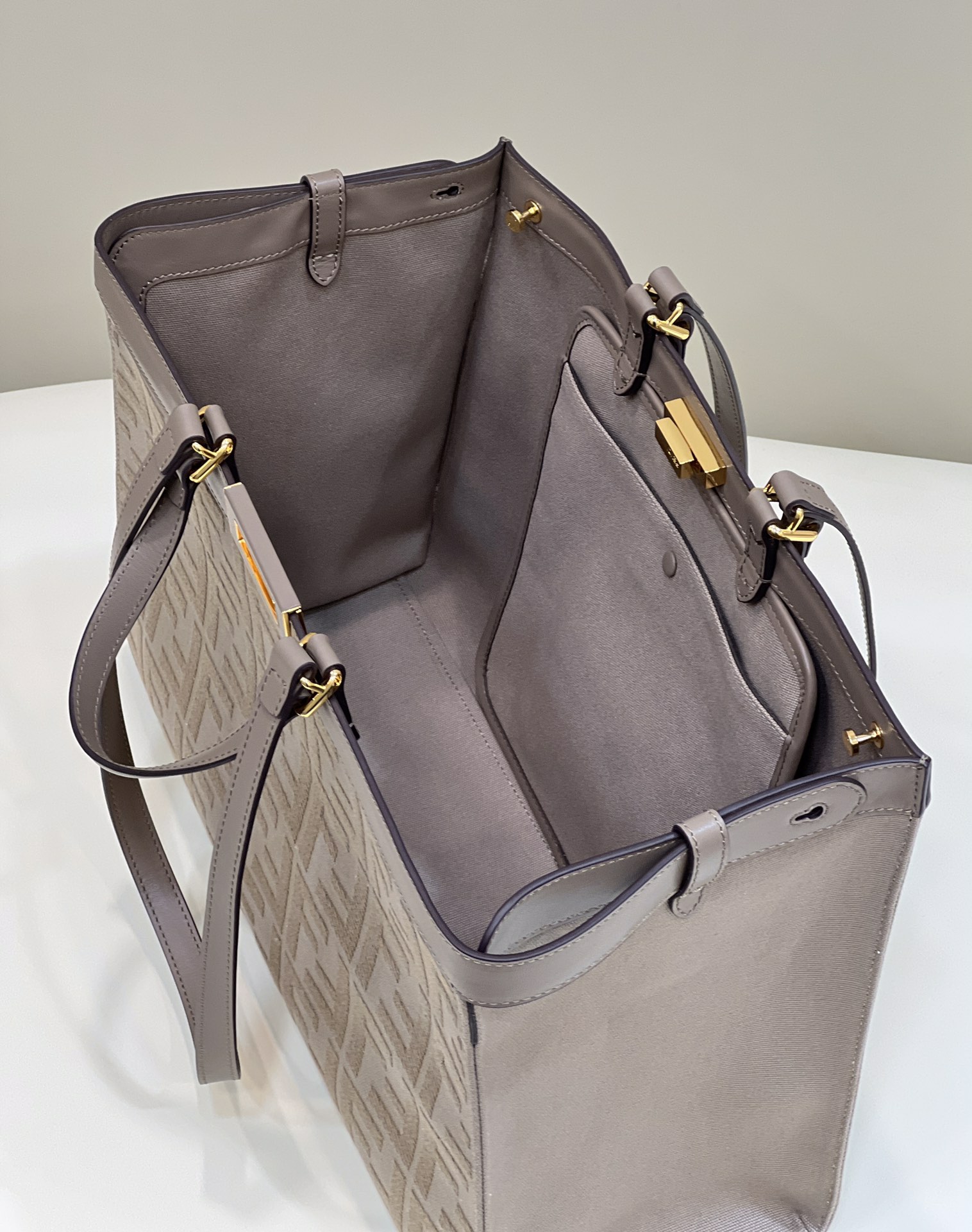 F**di peekaboo tote bag