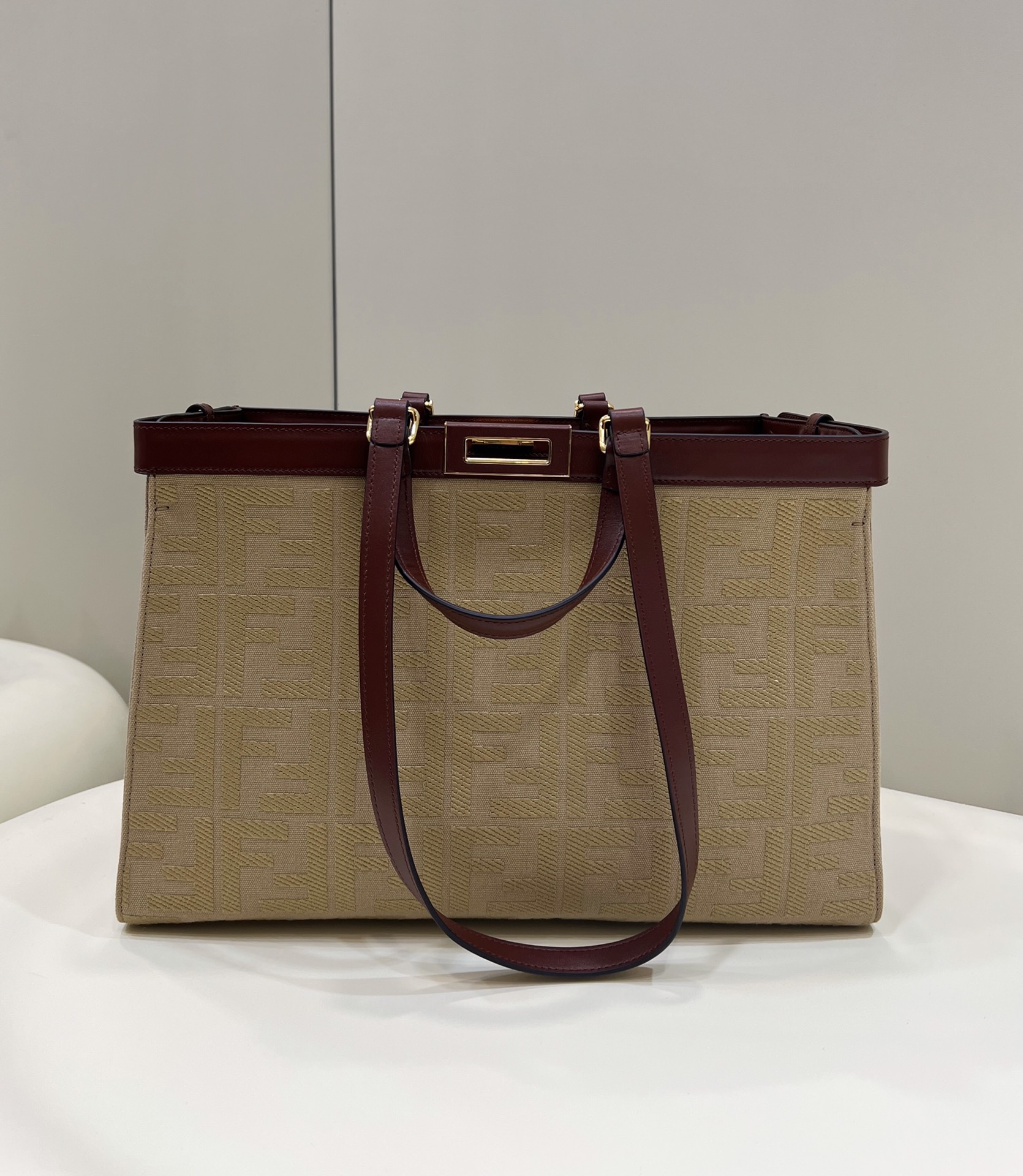 F**di peekaboo tote bag