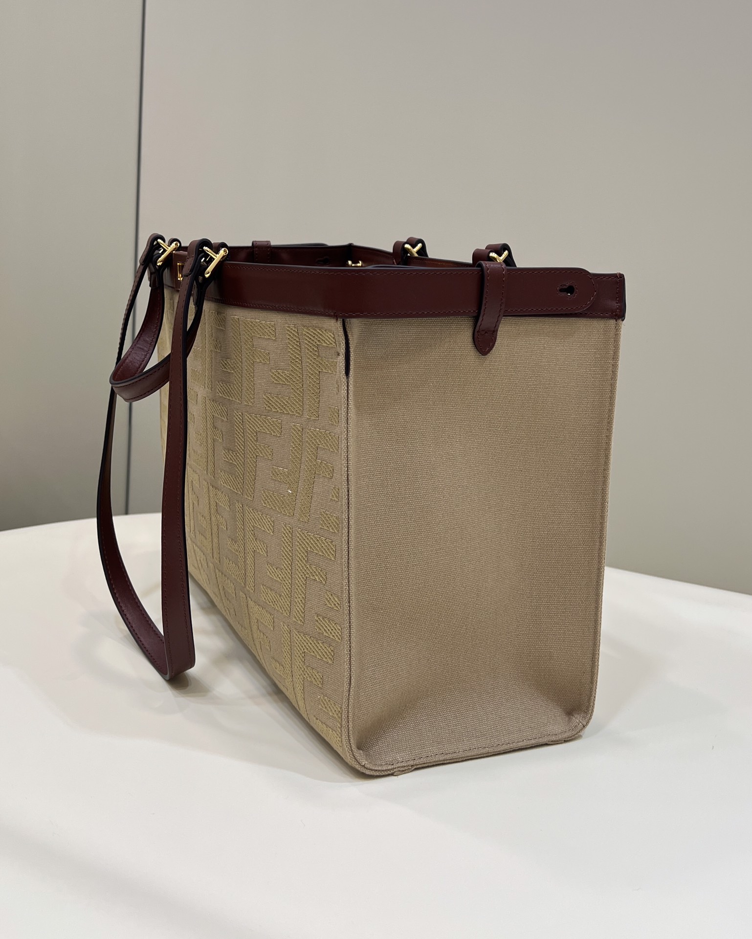 F**di peekaboo tote bag