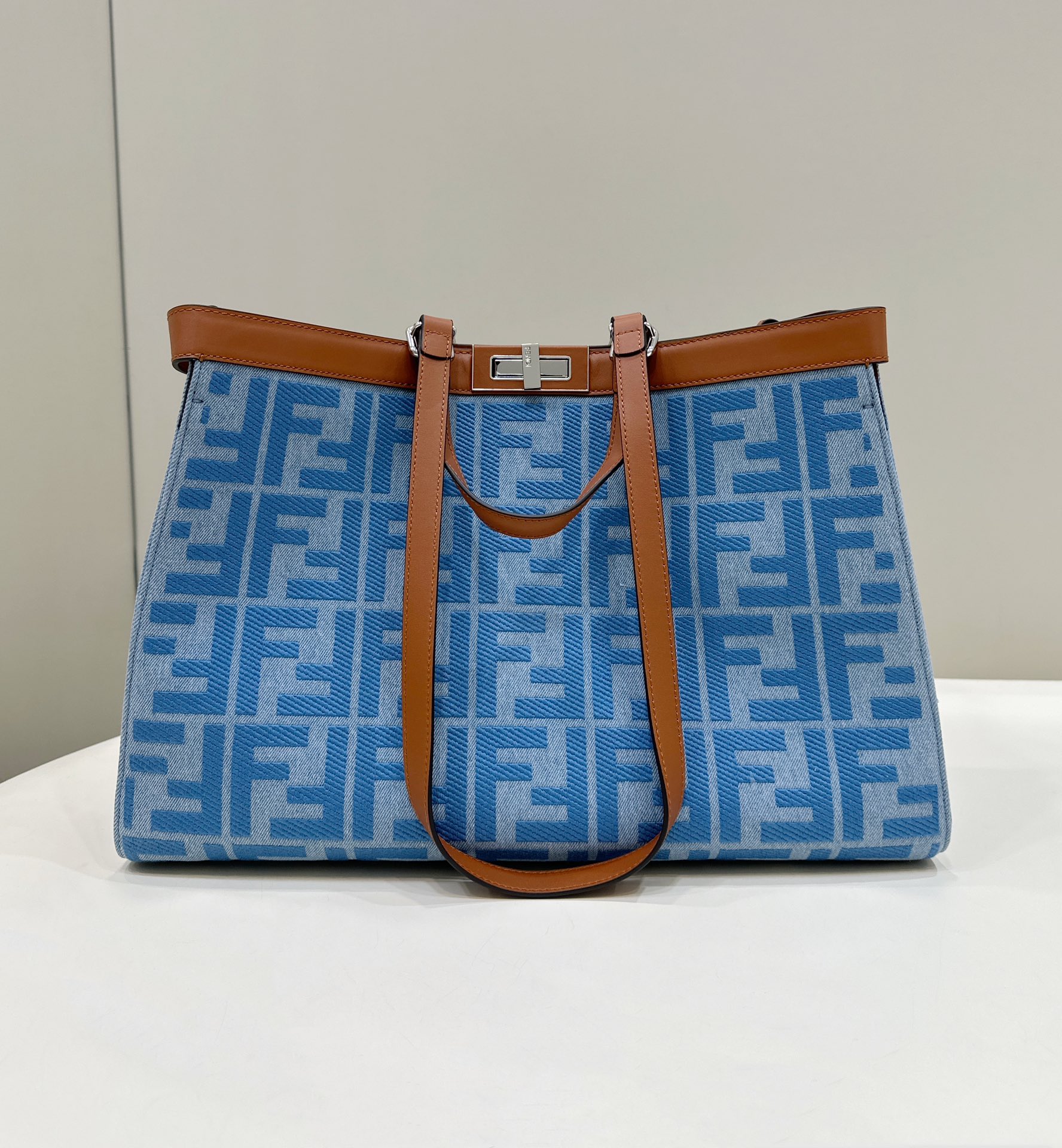 F**di peekaboo tote bag