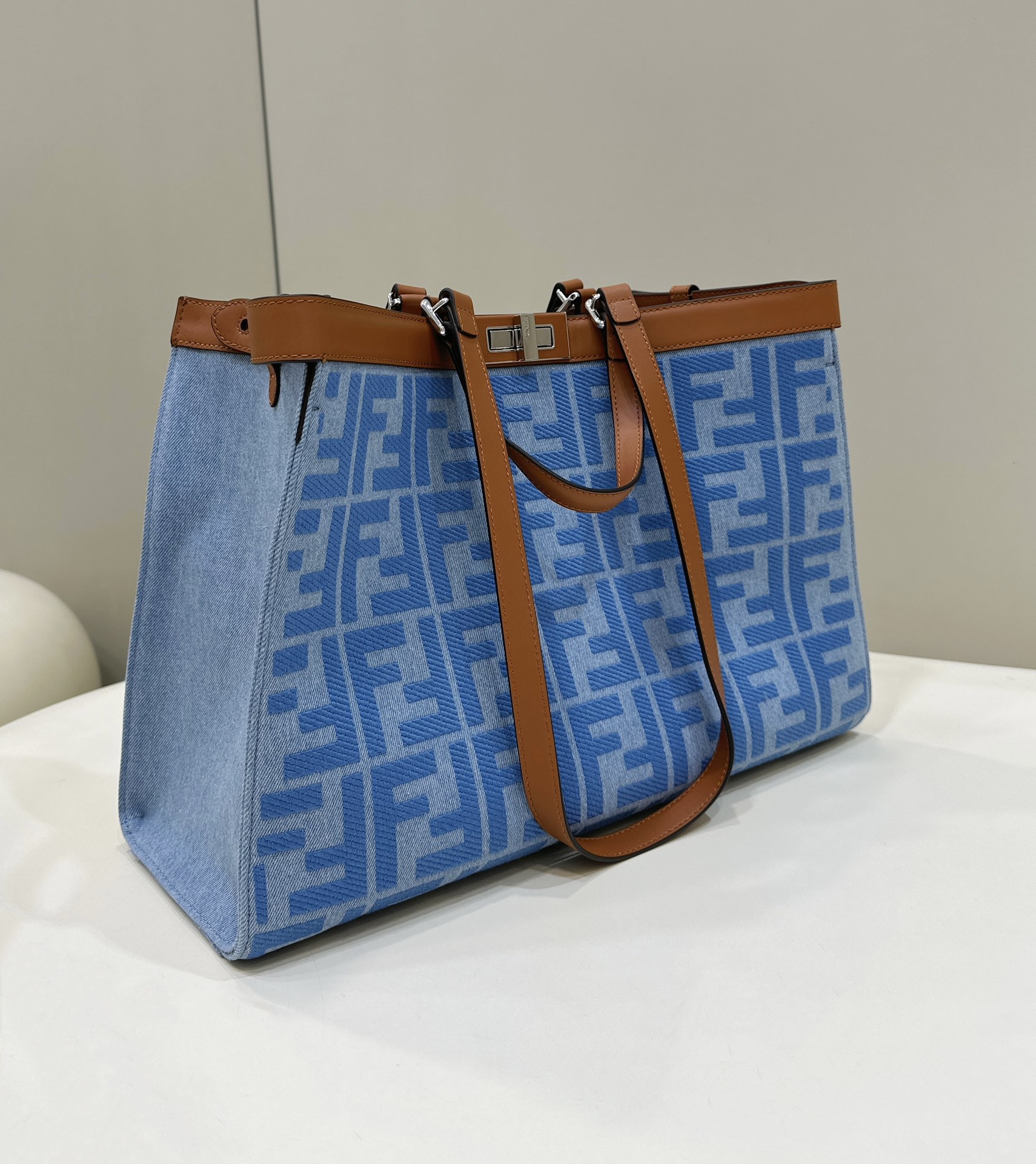 F**di peekaboo tote bag