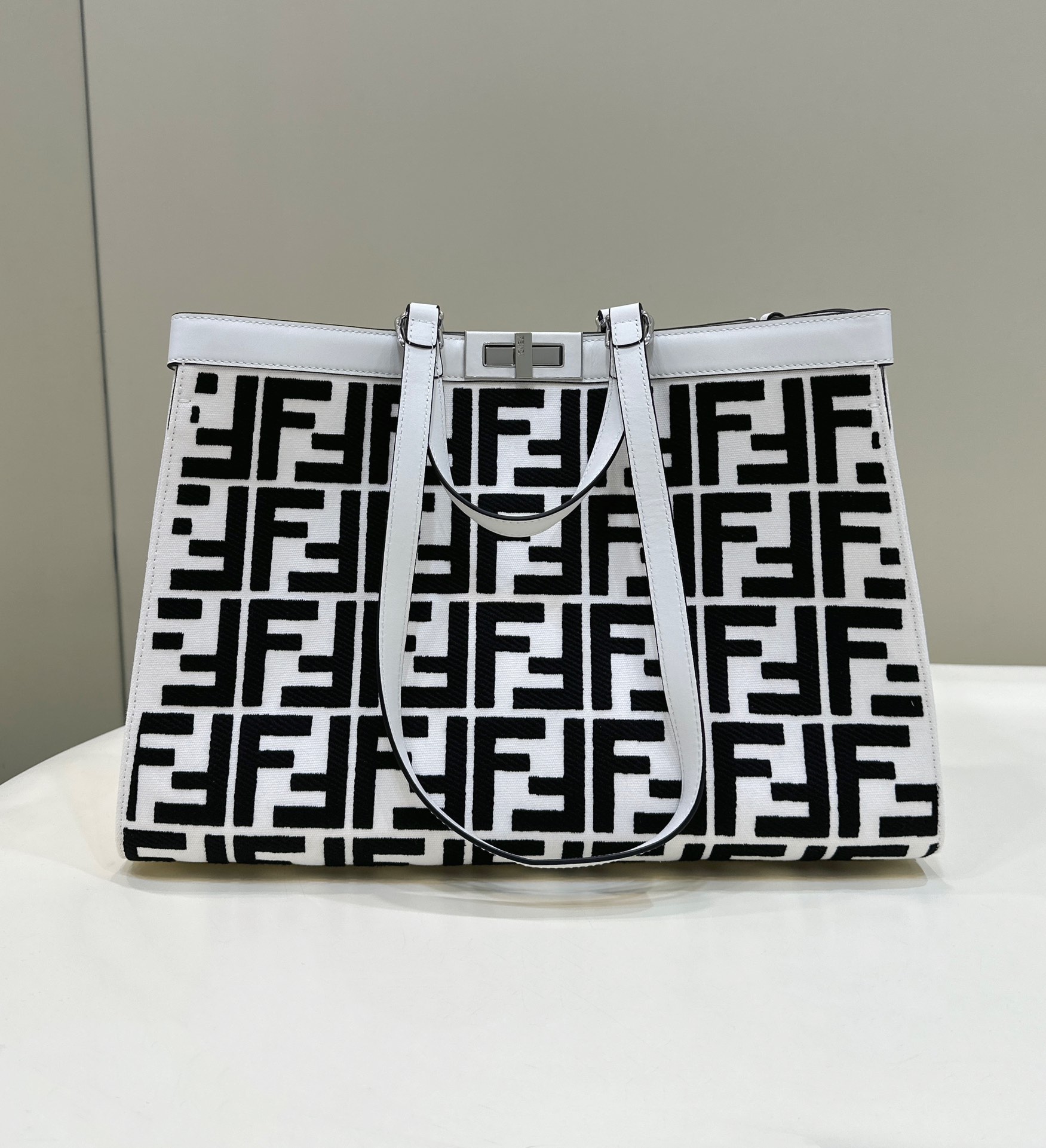 F**di peekaboo tote bag