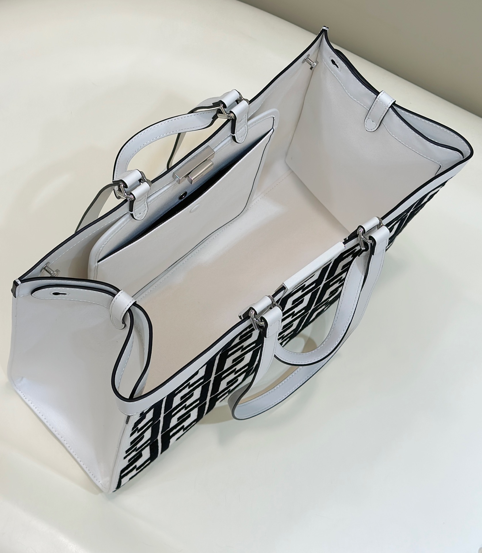 F**di peekaboo tote bag