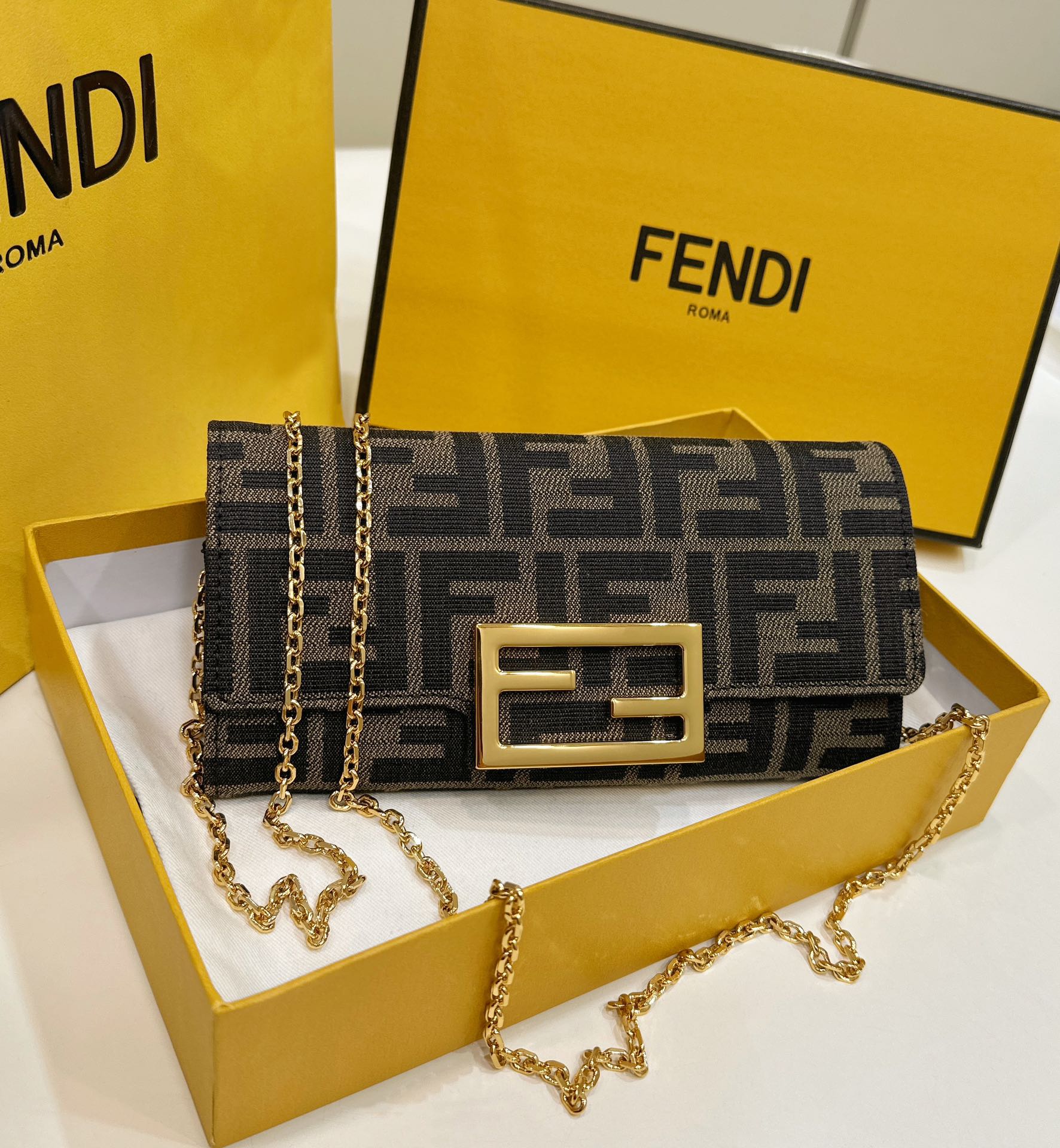 F**di chain bag