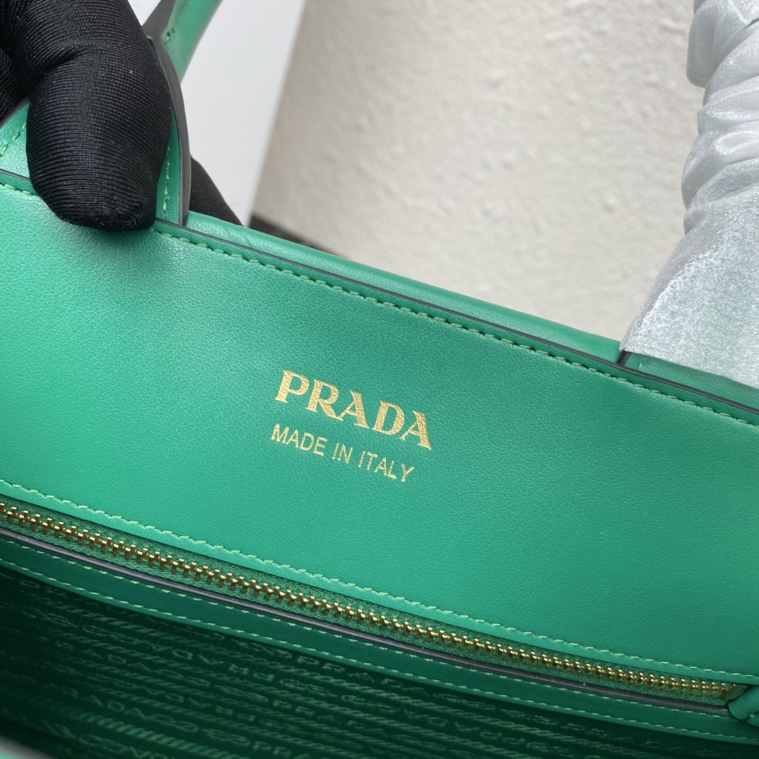 Pra*a small tote bagsmall leather Pra*a symbole bag with topstitching