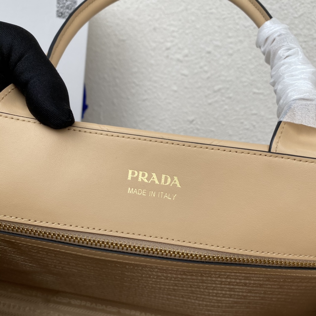 Pra*a large leather Pra*a symbole bag with topstitching