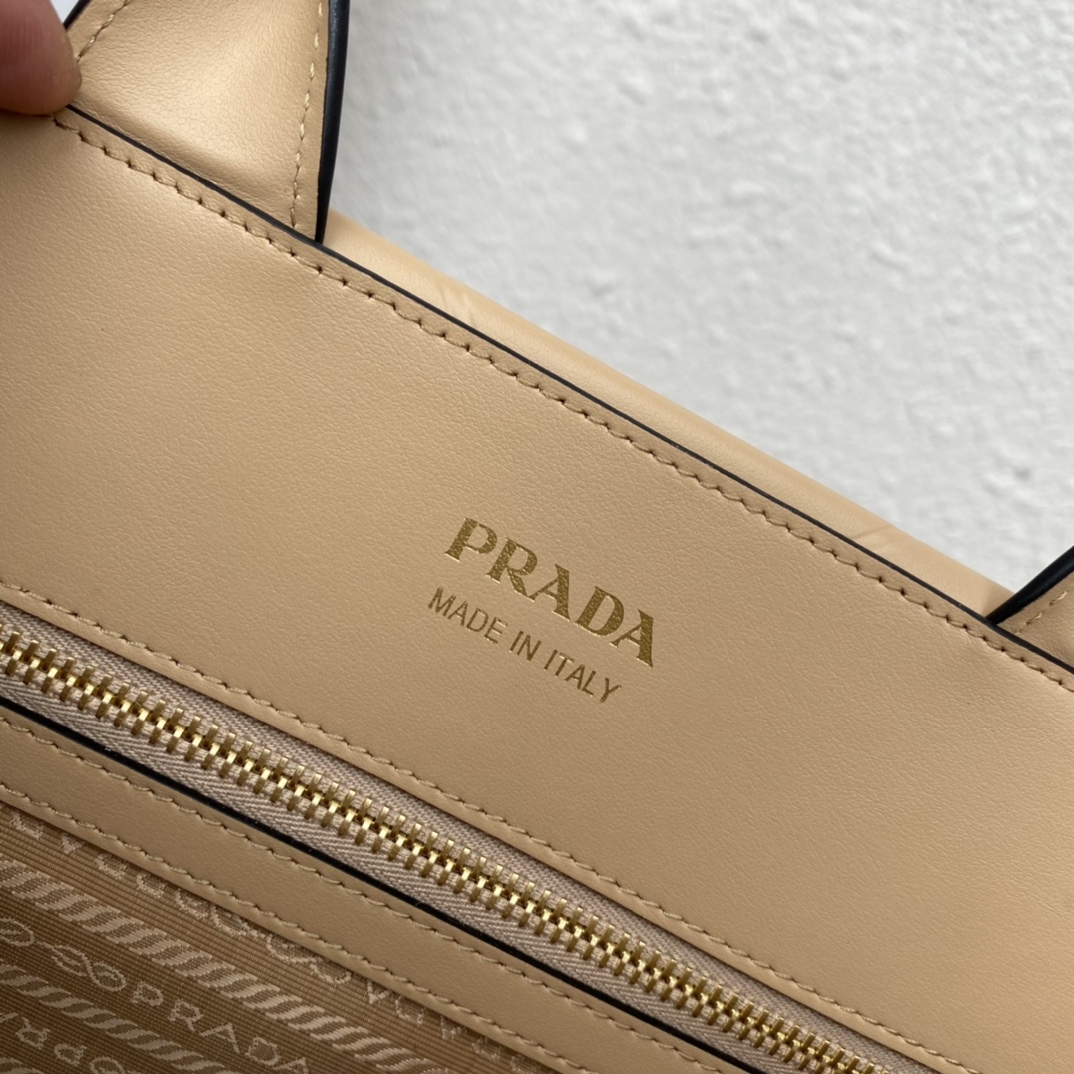 Pra*a medium leather Pra*a symbole bag with topstitching