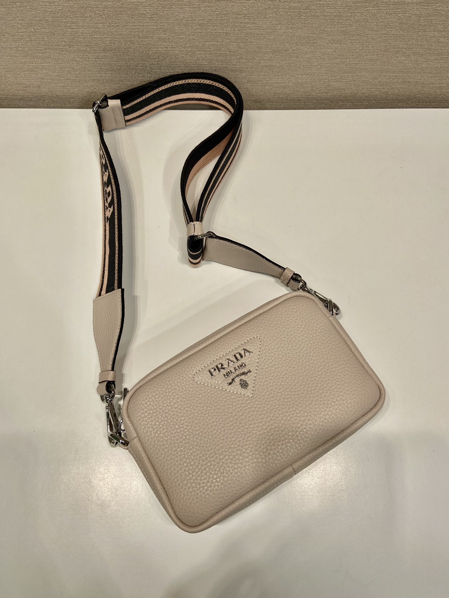 Pra*a small leather bag