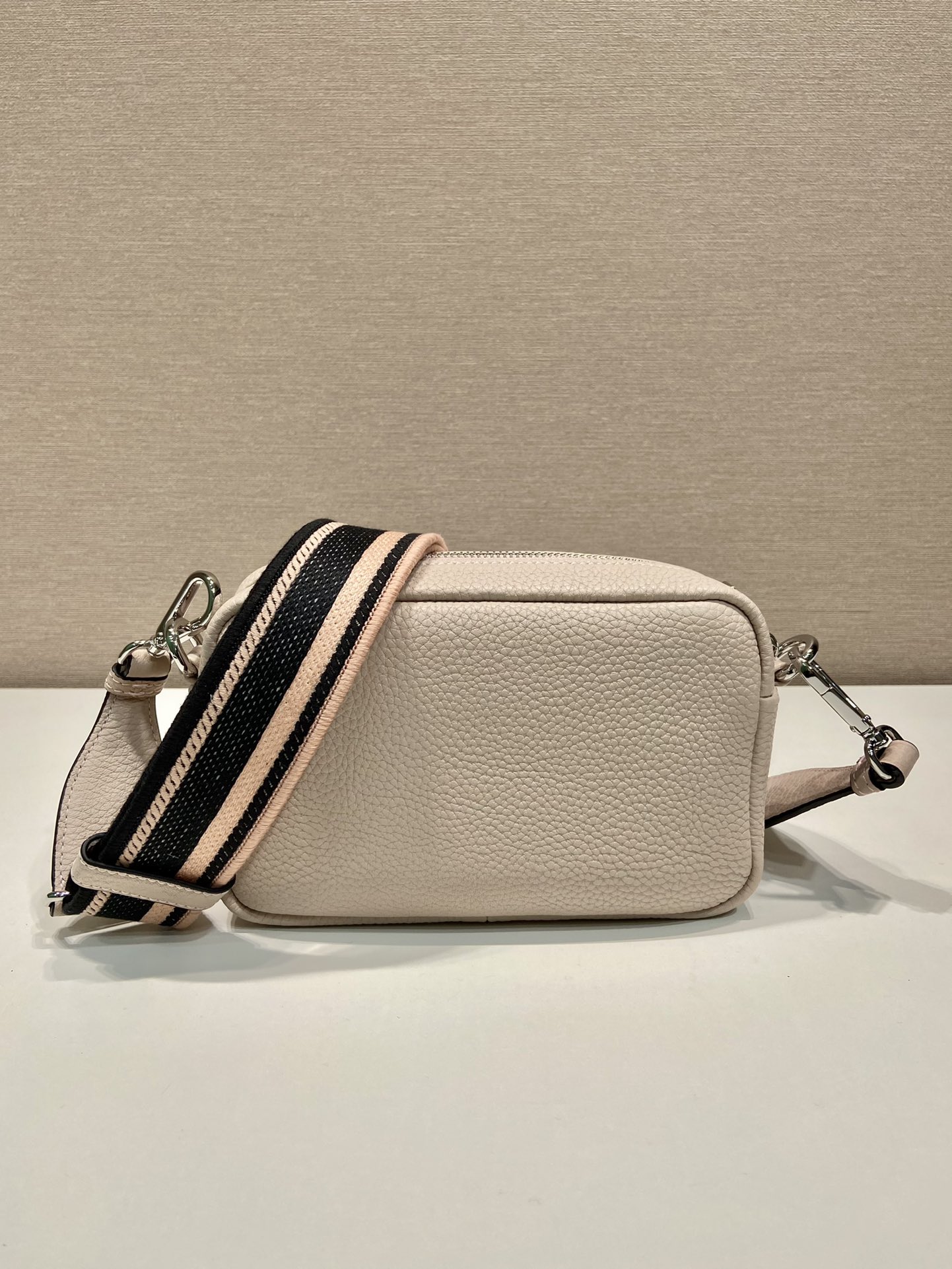 Pra*a small leather bag