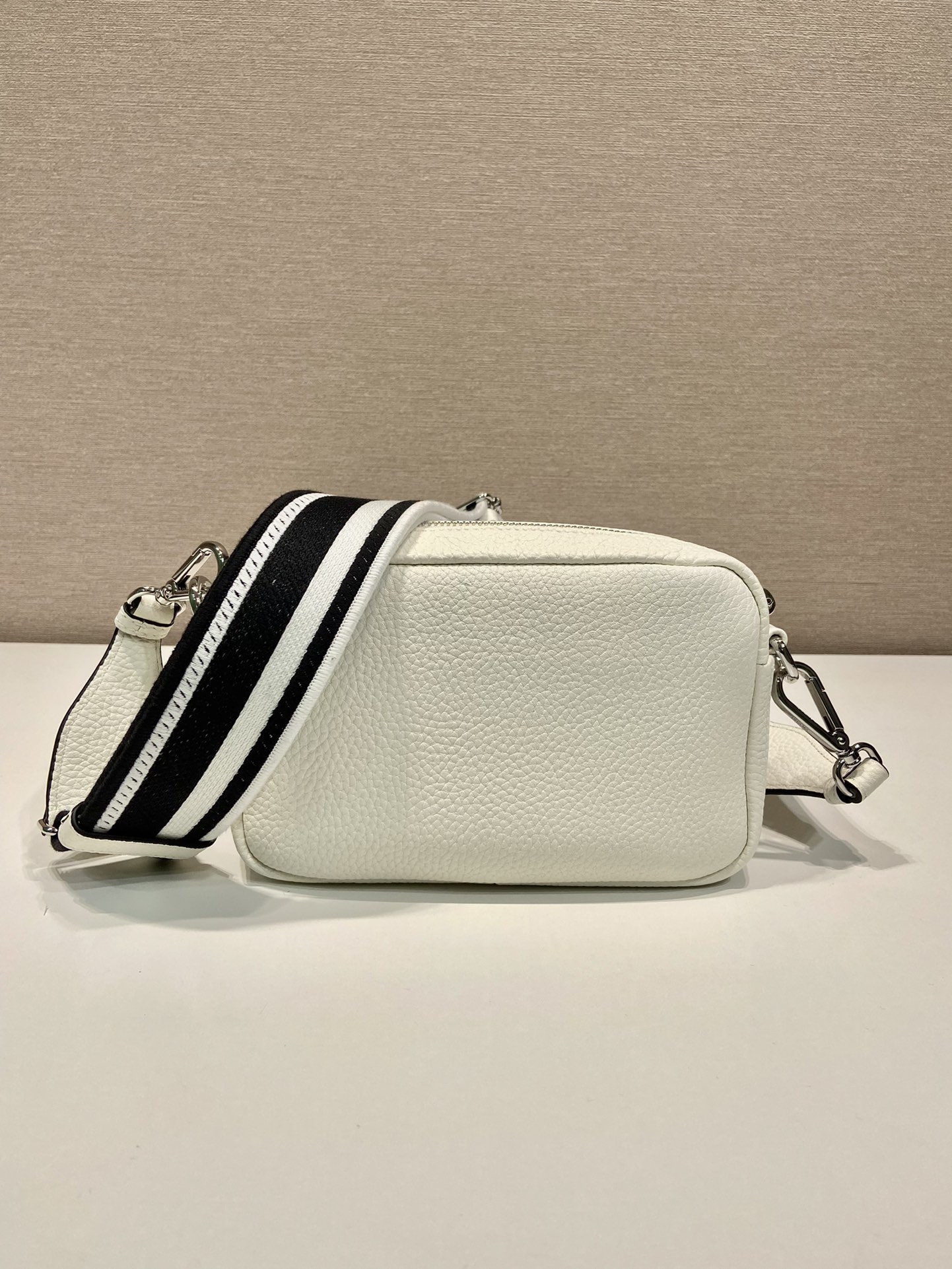 Pra*a small leather bag
