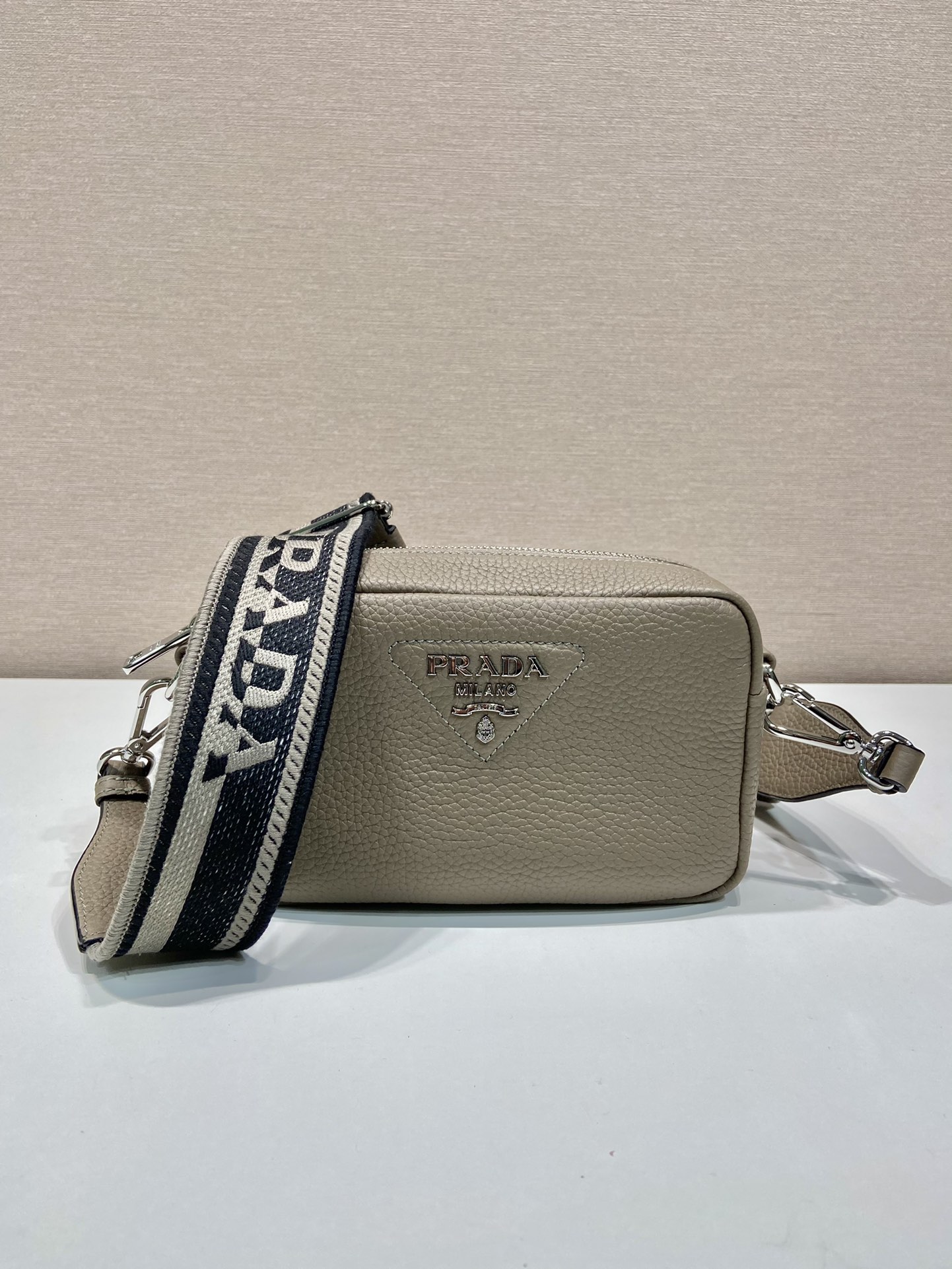 Pra*a small leather bag
