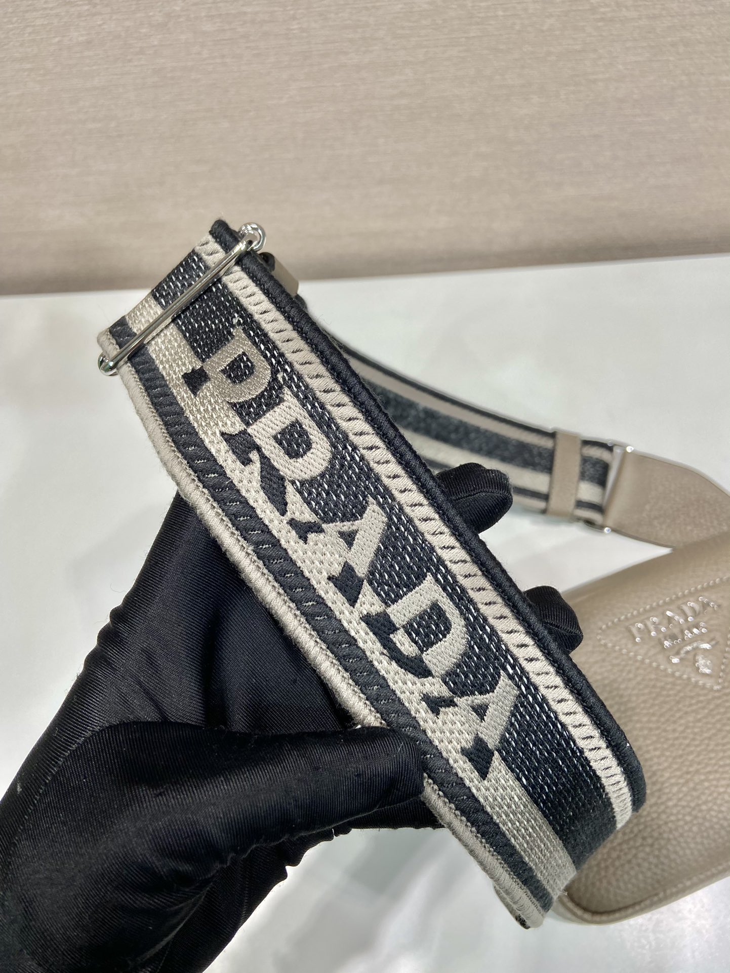 Pra*a small leather bag