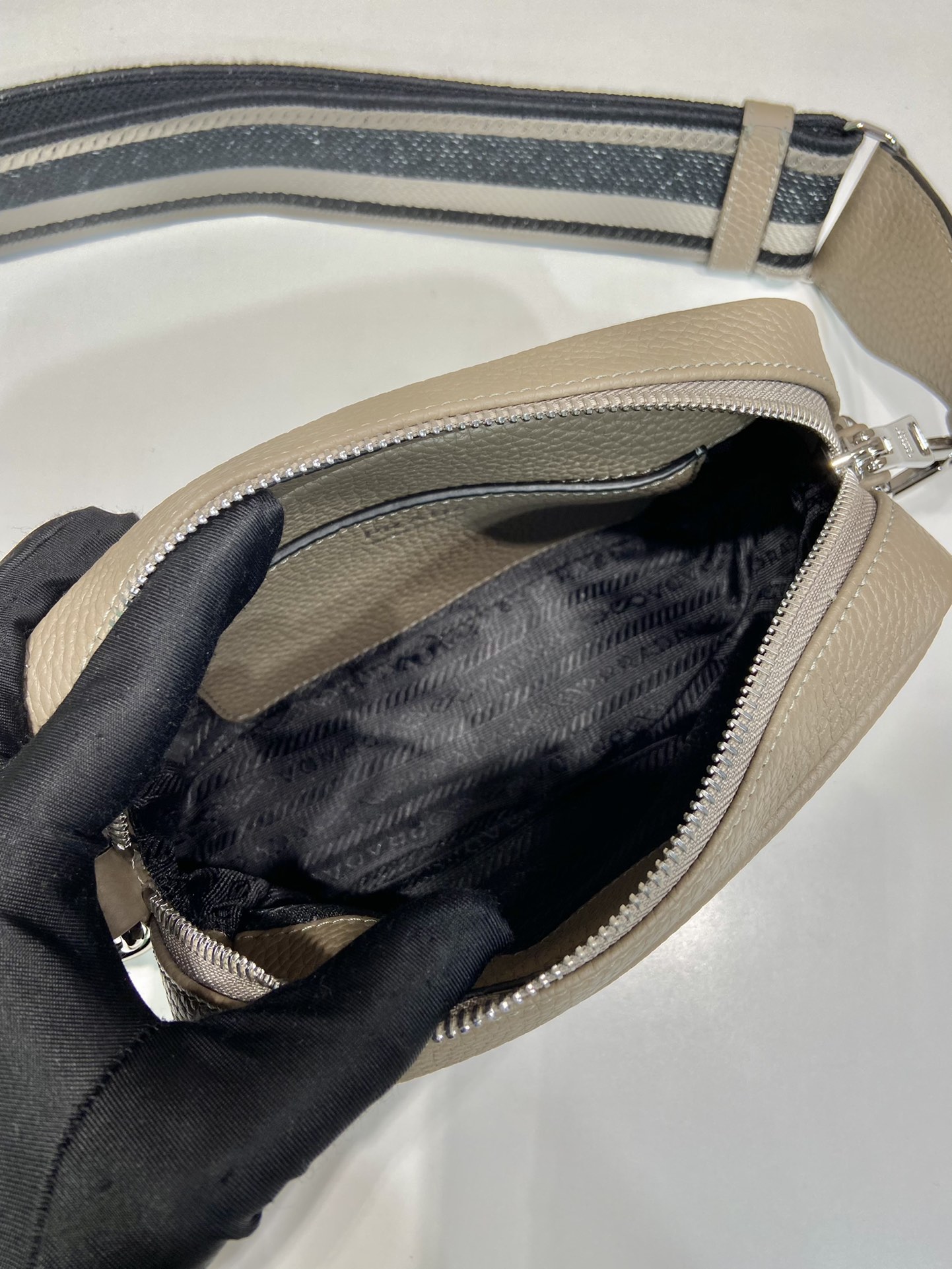 Pra*a small leather bag