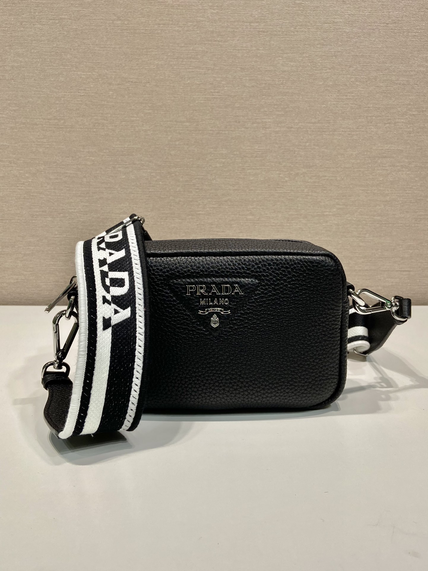 Pra*a small leather bag