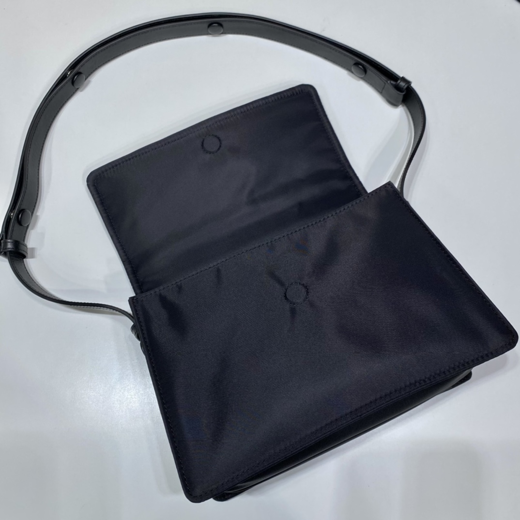 Pra*a small padded re-nylon shoulder bag