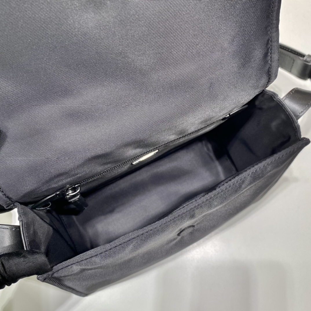 Pra*a small padded re-nylon shoulder bag